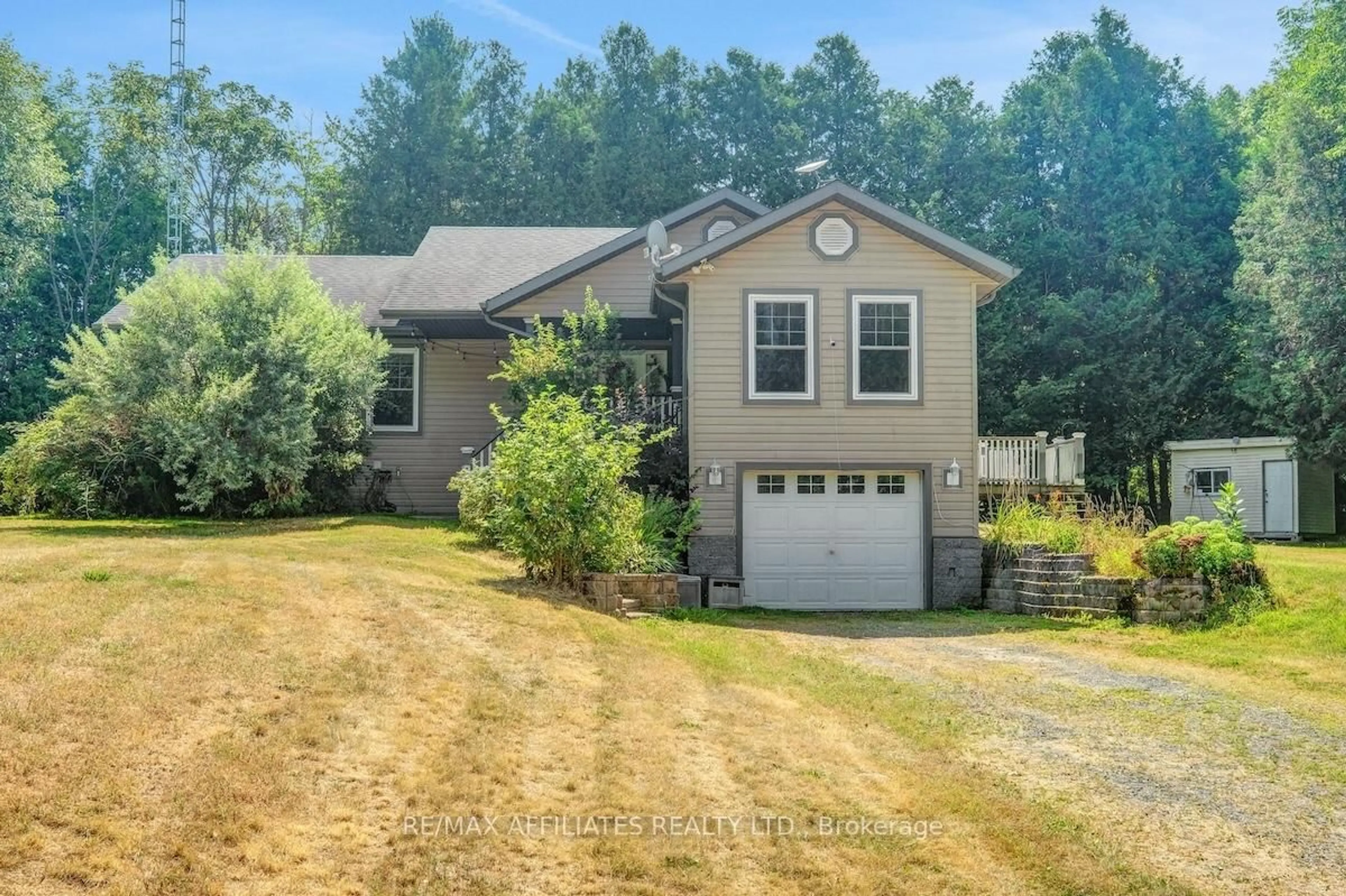 Home with vinyl exterior material, unknown for 1895 Concession 10A Rd, Lanark Ontario K0G 1K0