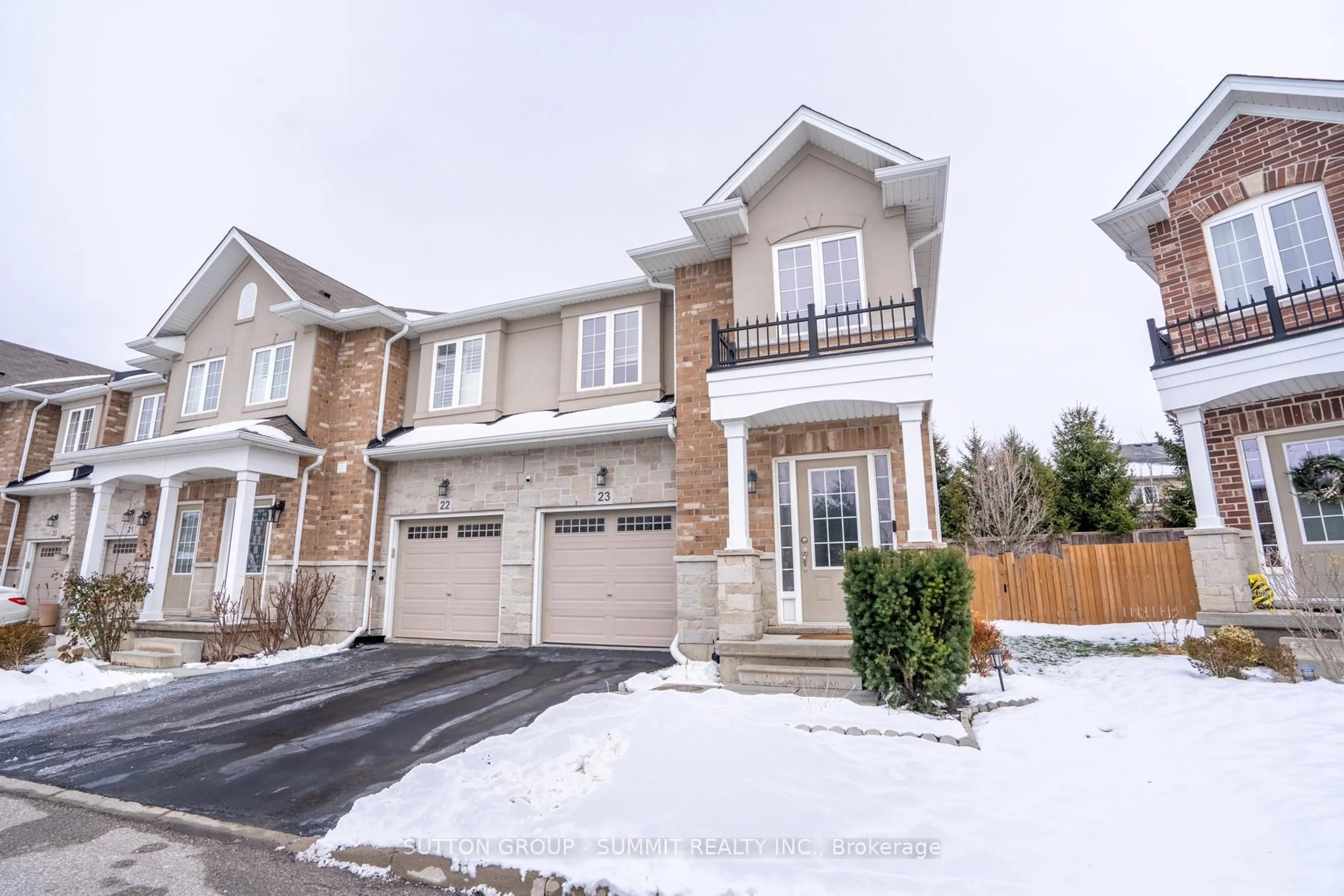 A pic from outside/outdoor area/front of a property/back of a property/a pic from drone, street for 90 Raymond Rd #23, Hamilton Ontario L9K 0J6