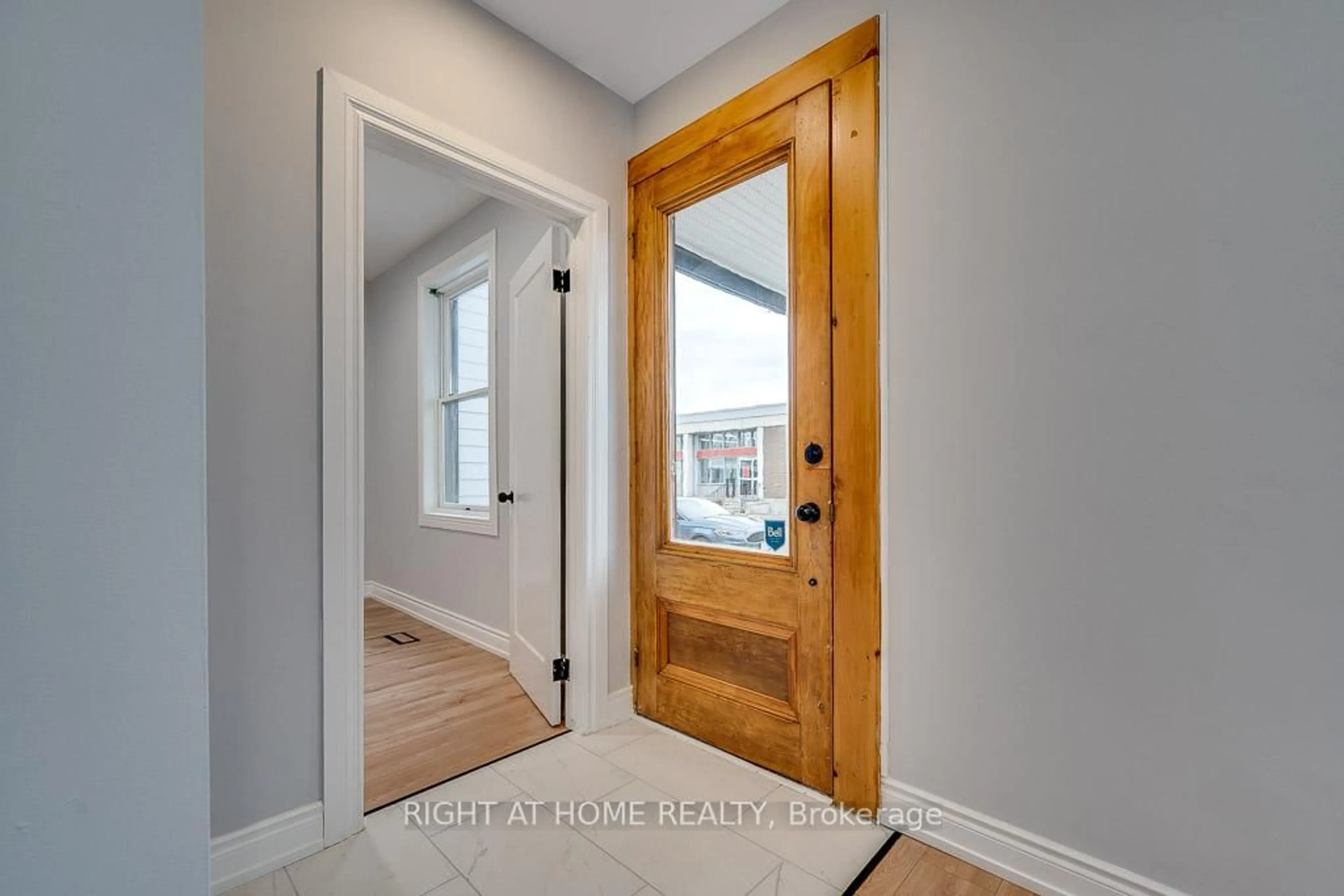 Indoor entryway for 97 Madawaska St, Arnprior Ontario K7S 1S2