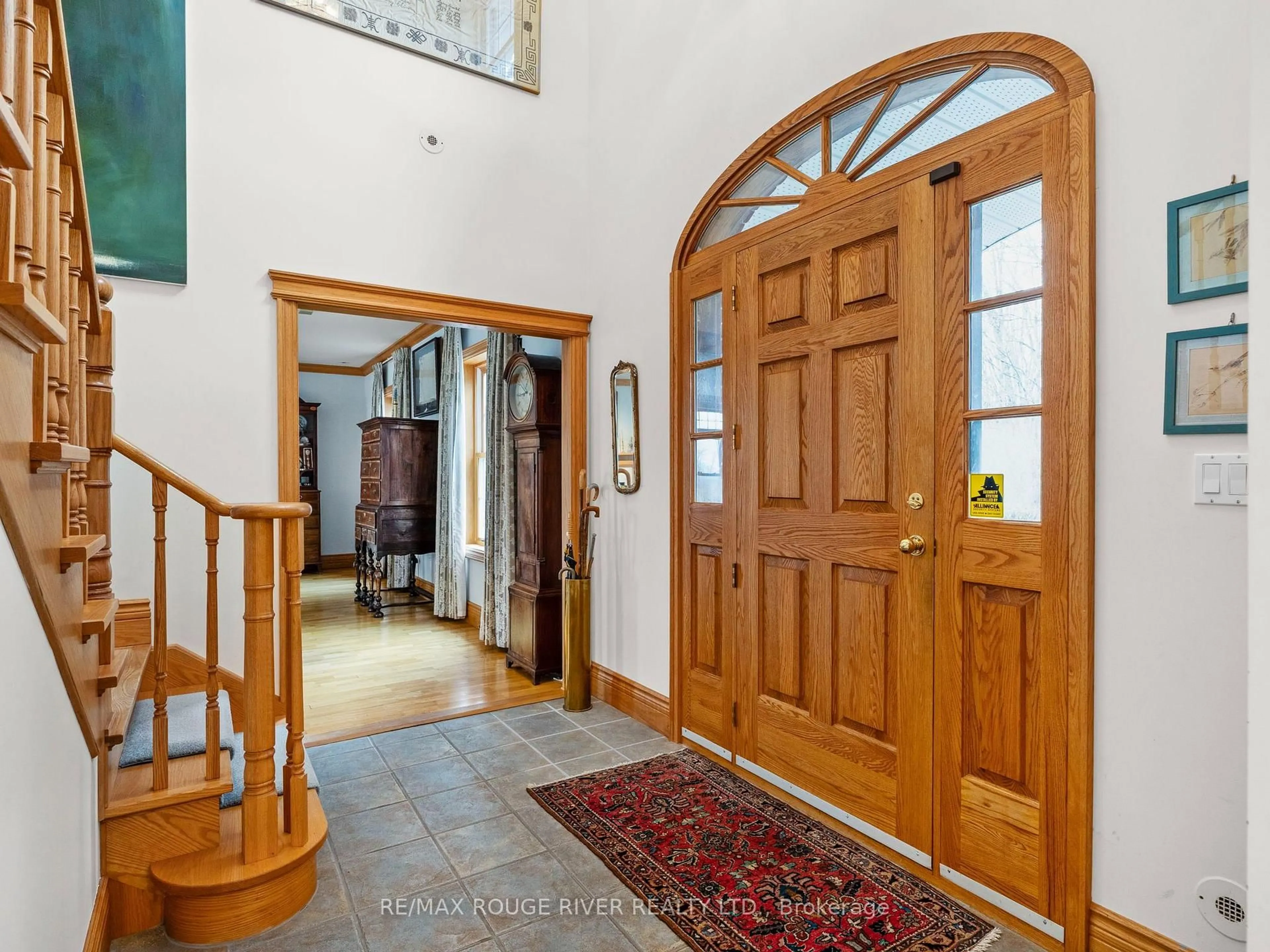 Indoor foyer for 15 MARTIN Rd, Brighton Ontario K0K 1H0
