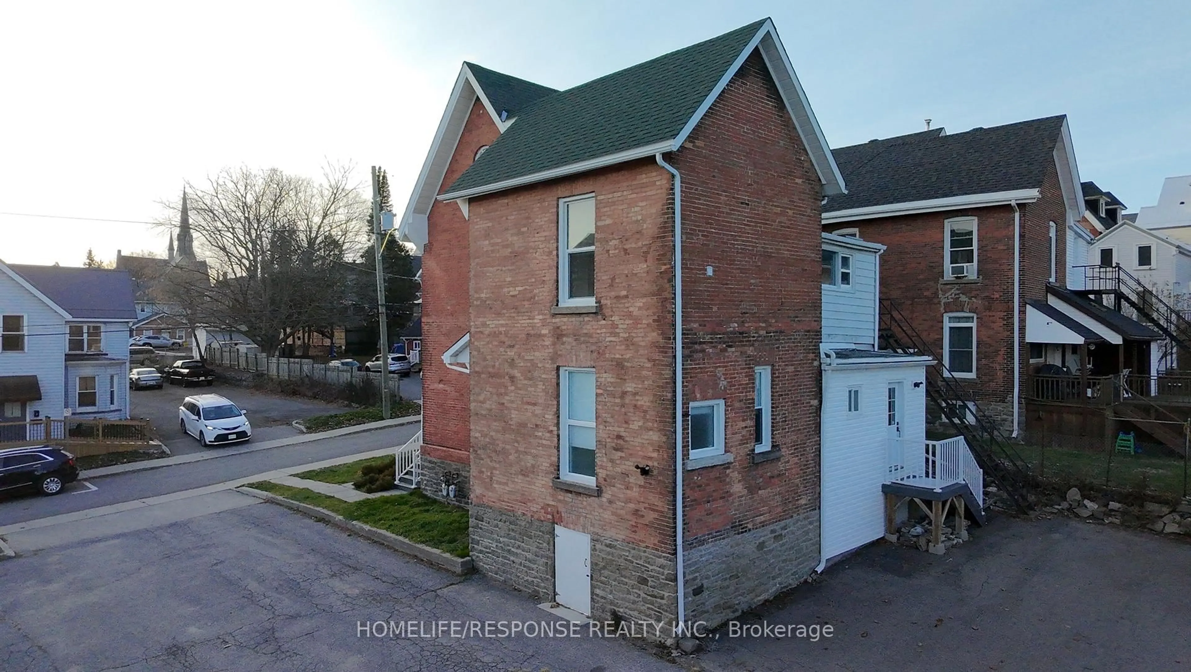 A pic from outside/outdoor area/front of a property/back of a property/a pic from drone, building for 13 Garden St #11-13, Brockville Ontario K6V 2B8