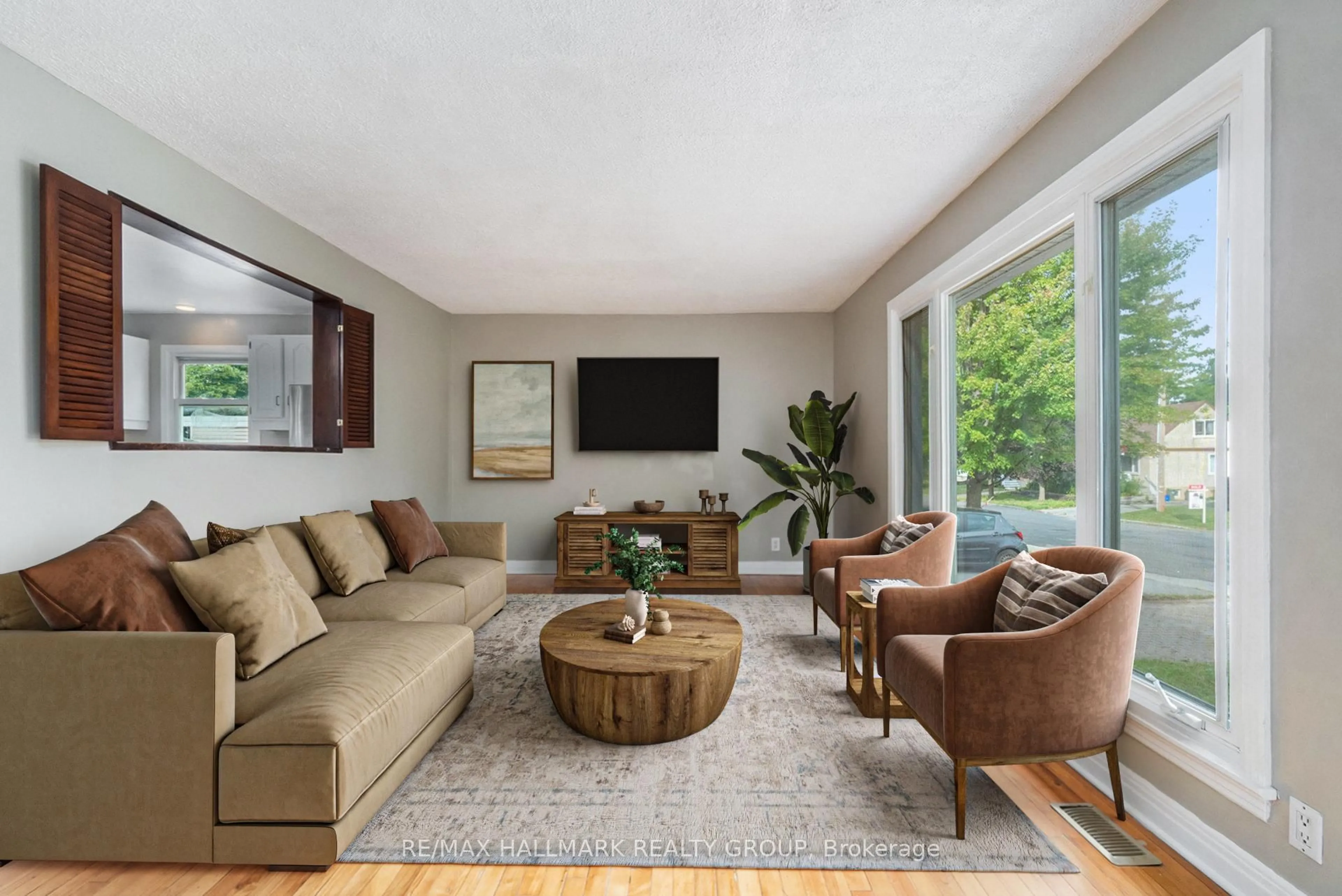 Living room with furniture, unknown for 426 Blake Blvd, Ottawa Ontario K1K 1B1