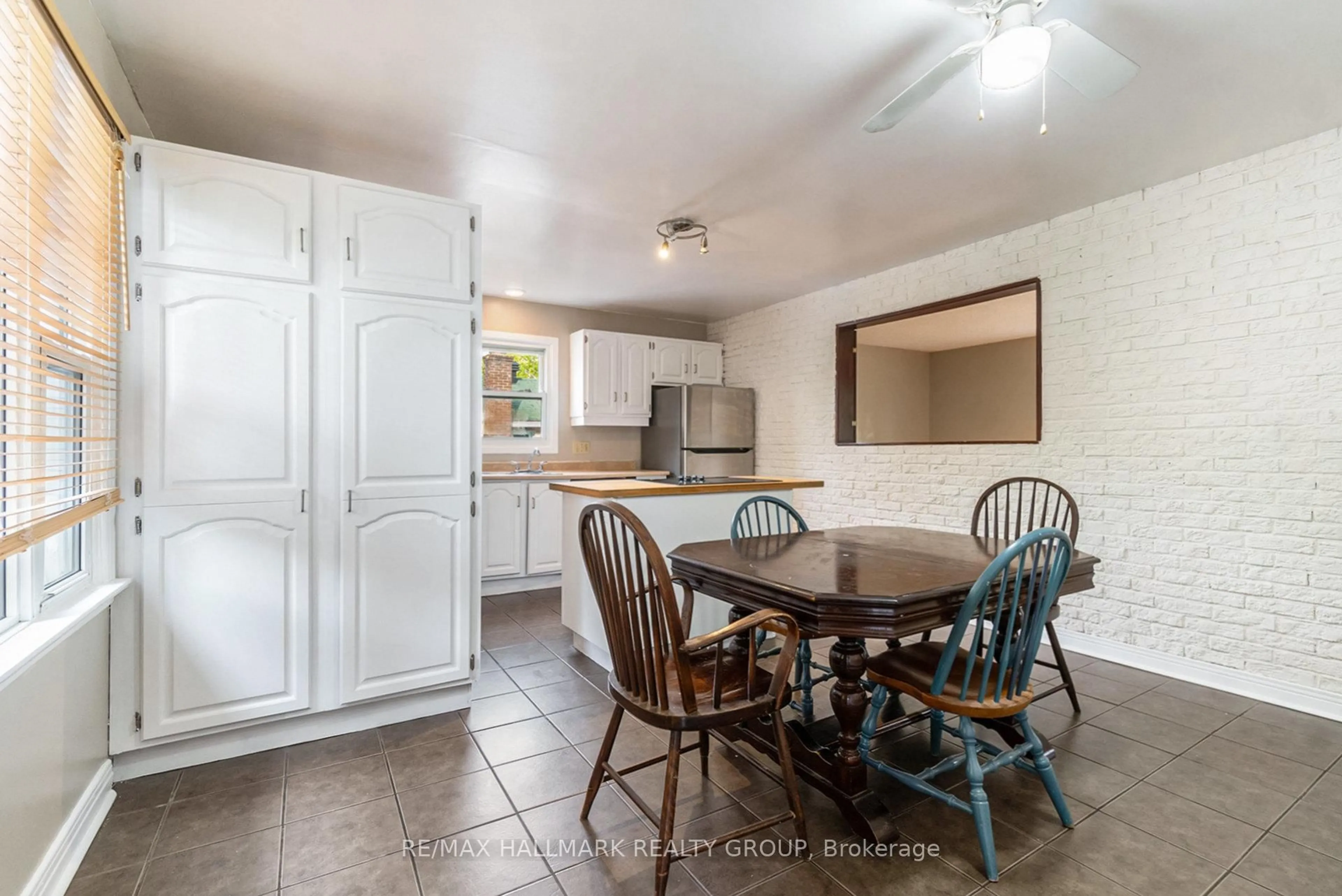 Unknown for 426 Blake Blvd, Ottawa Ontario K1K 1B1