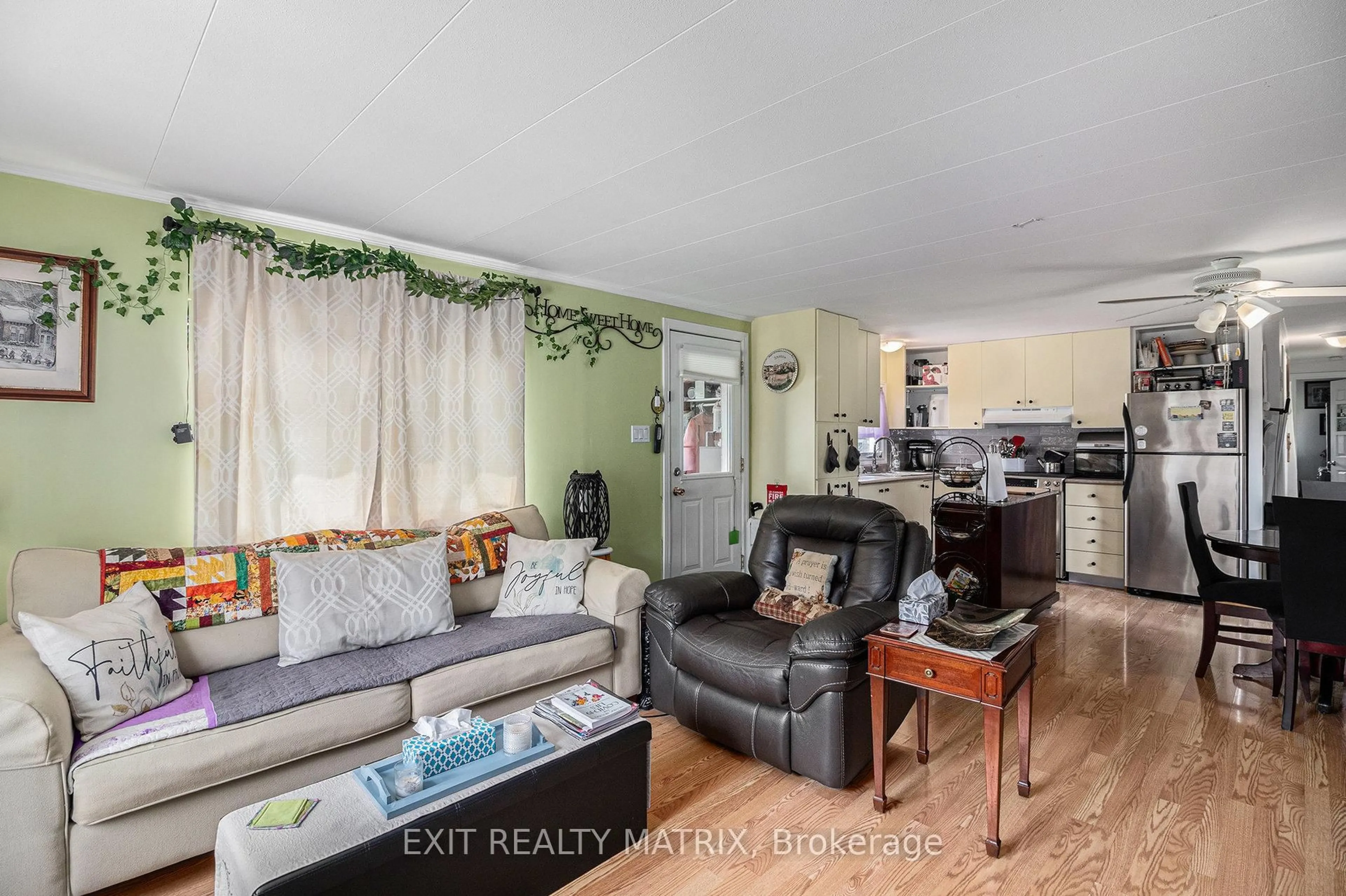 Living room with furniture, wood/laminate floor for 870 Concession 1 Rd, Alfred and Plantagenet Ontario K0B 1L0