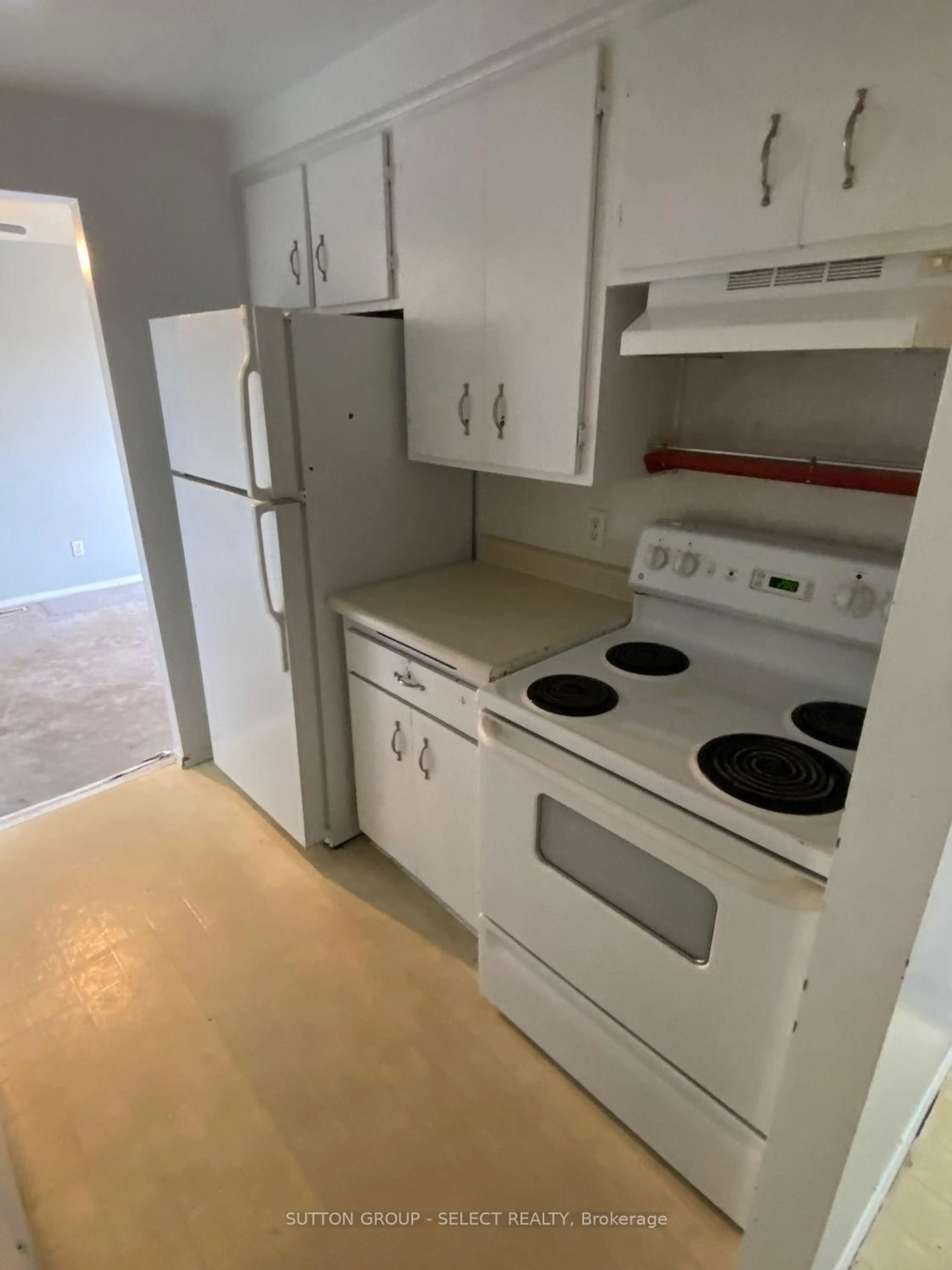Standard kitchen, unknown for 700 Paisley Rd #46, Guelph Ontario N1K 1A3