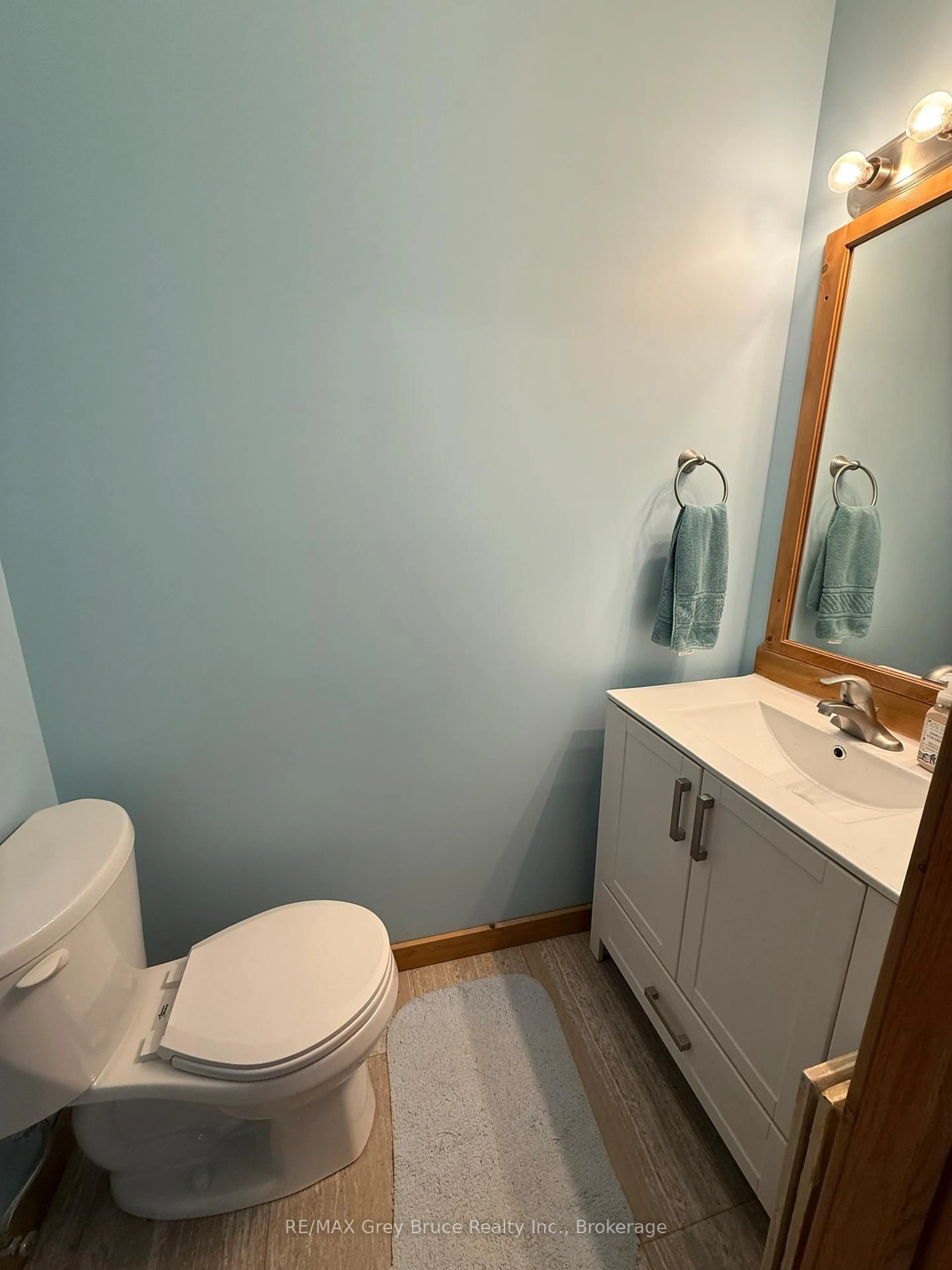Standard bathroom, unknown for 210 Cape Hurd Rd, Northern Bruce Peninsula Ontario N0H 2R0