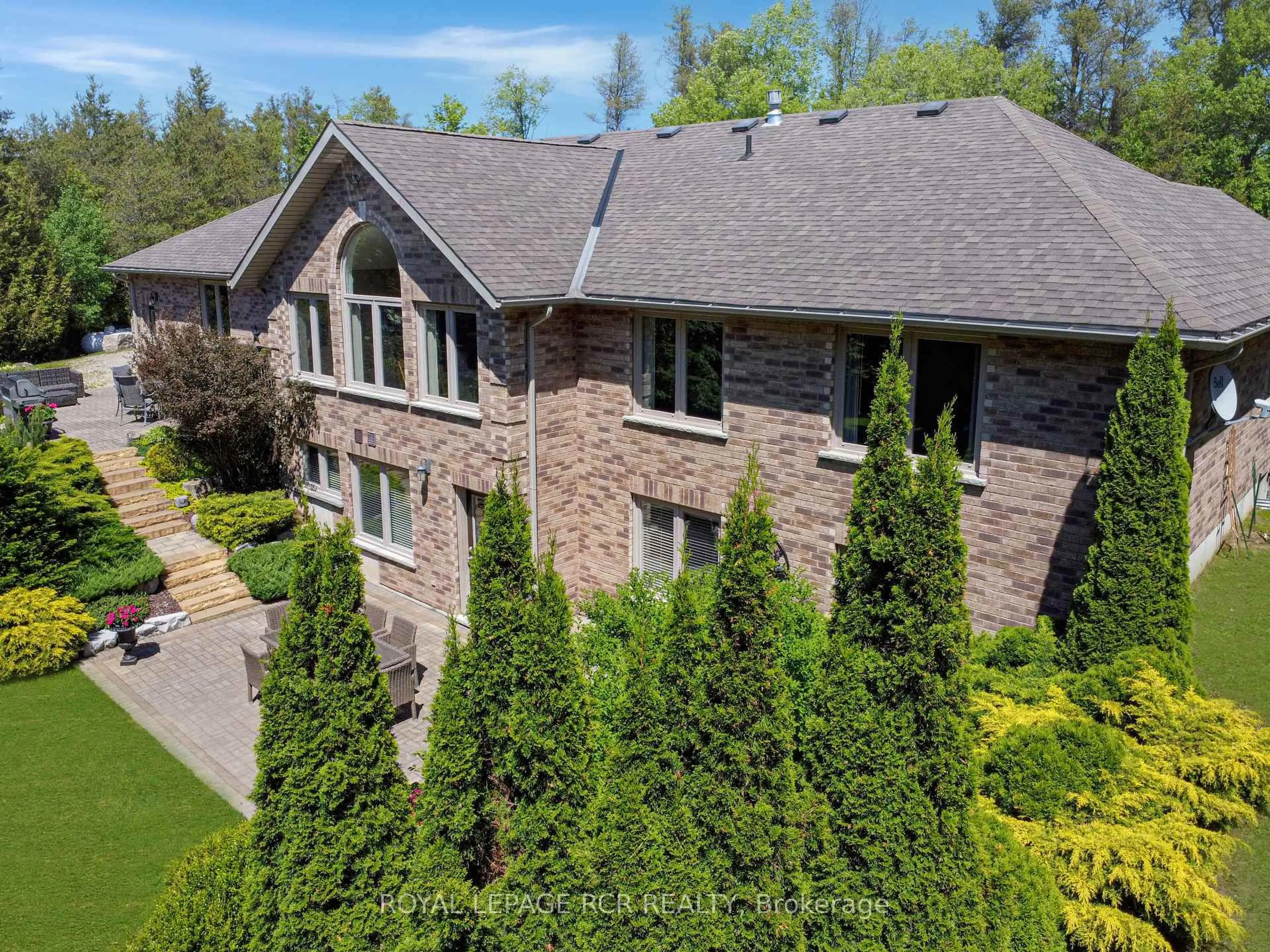 A pic from outside/outdoor area/front of a property/back of a property/a pic from drone, unknown for 555374 Mono Amaranth Townline, Amaranth Ontario L9V 1L7