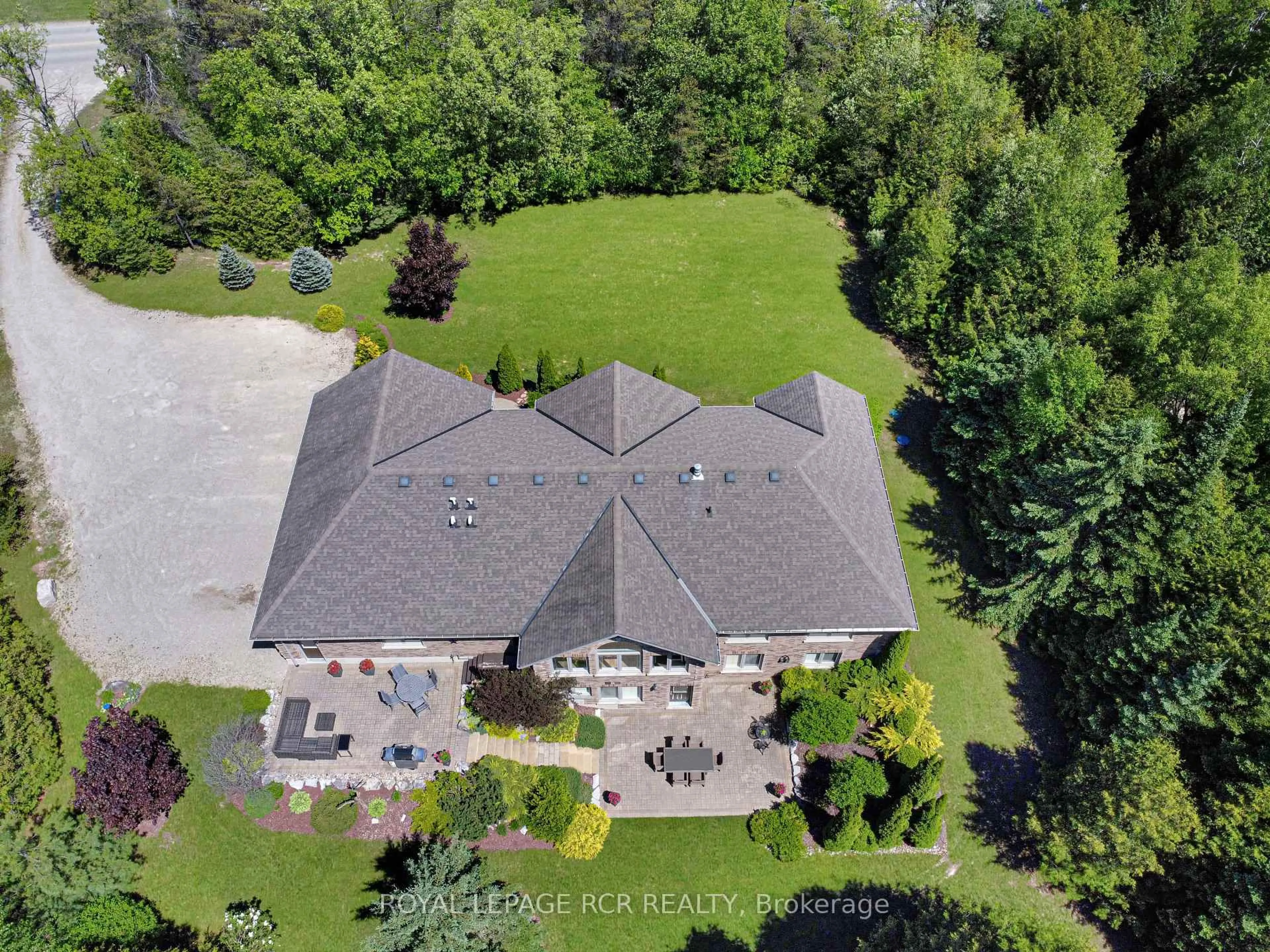 A pic from outside/outdoor area/front of a property/back of a property/a pic from drone, unknown for 555374 Mono Amaranth Townline, Amaranth Ontario L9V 1L7