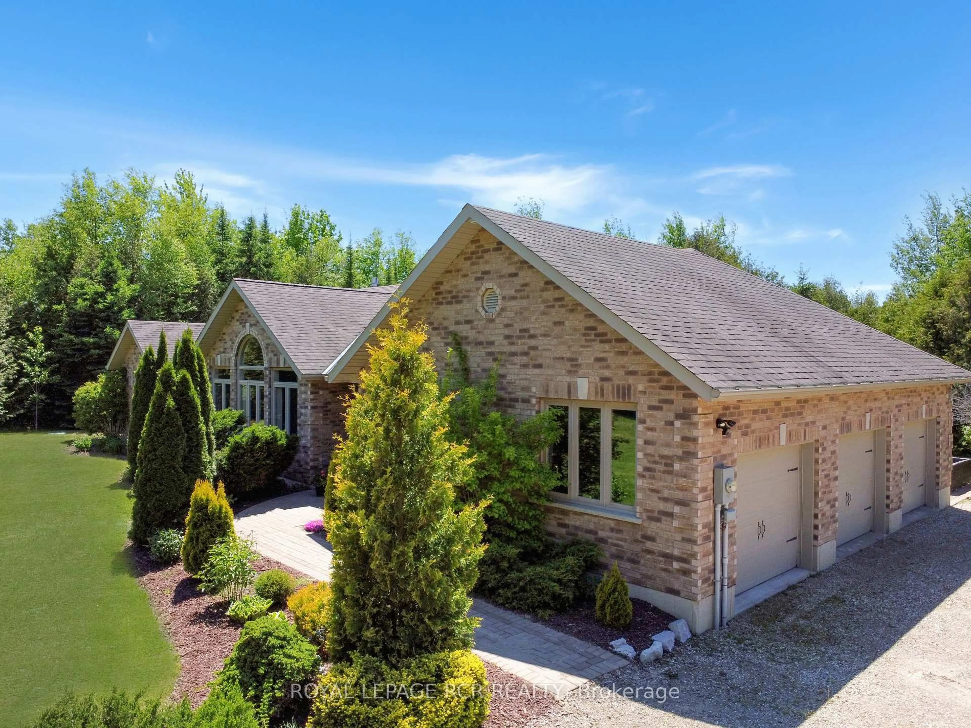 Home with brick exterior material, unknown for 555374 Mono Amaranth Townline, Amaranth Ontario L9V 1L7