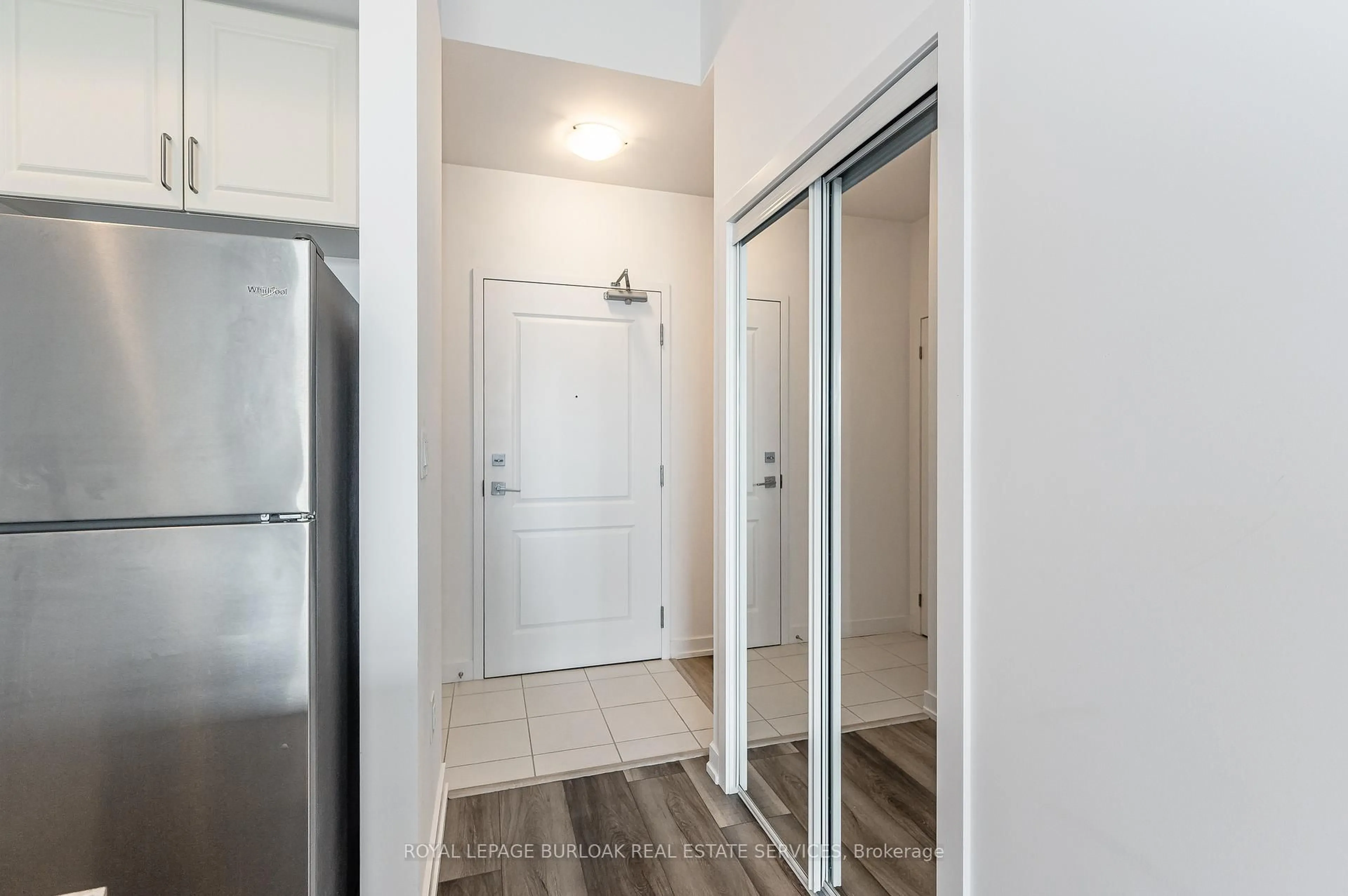 Indoor entryway for 450 Dundas St #121, Hamilton Ontario L8B 0L7