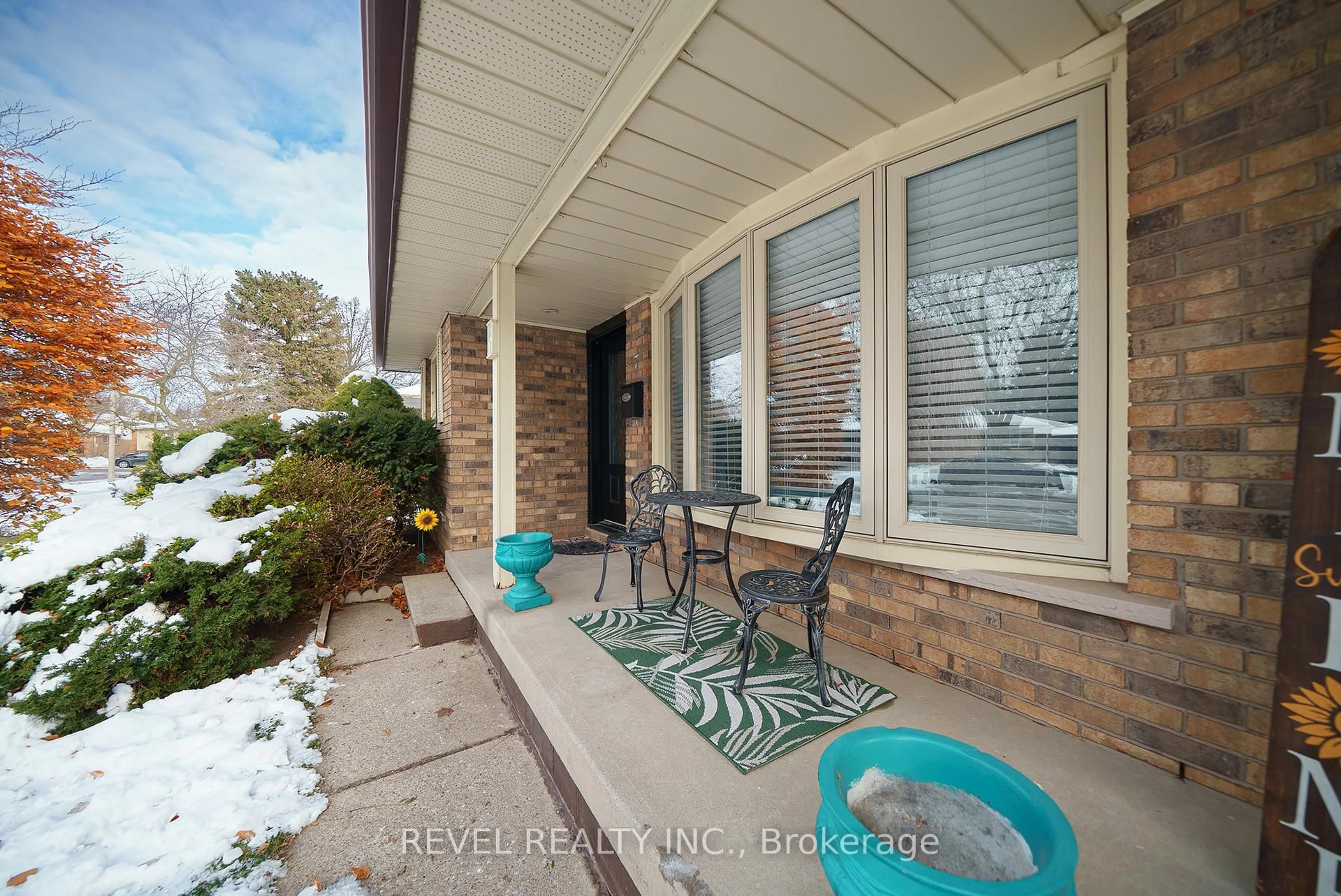 Patio, water/lake/river/ocean view for 5 Burdock Blvd, Brantford Ontario N3R 6B5