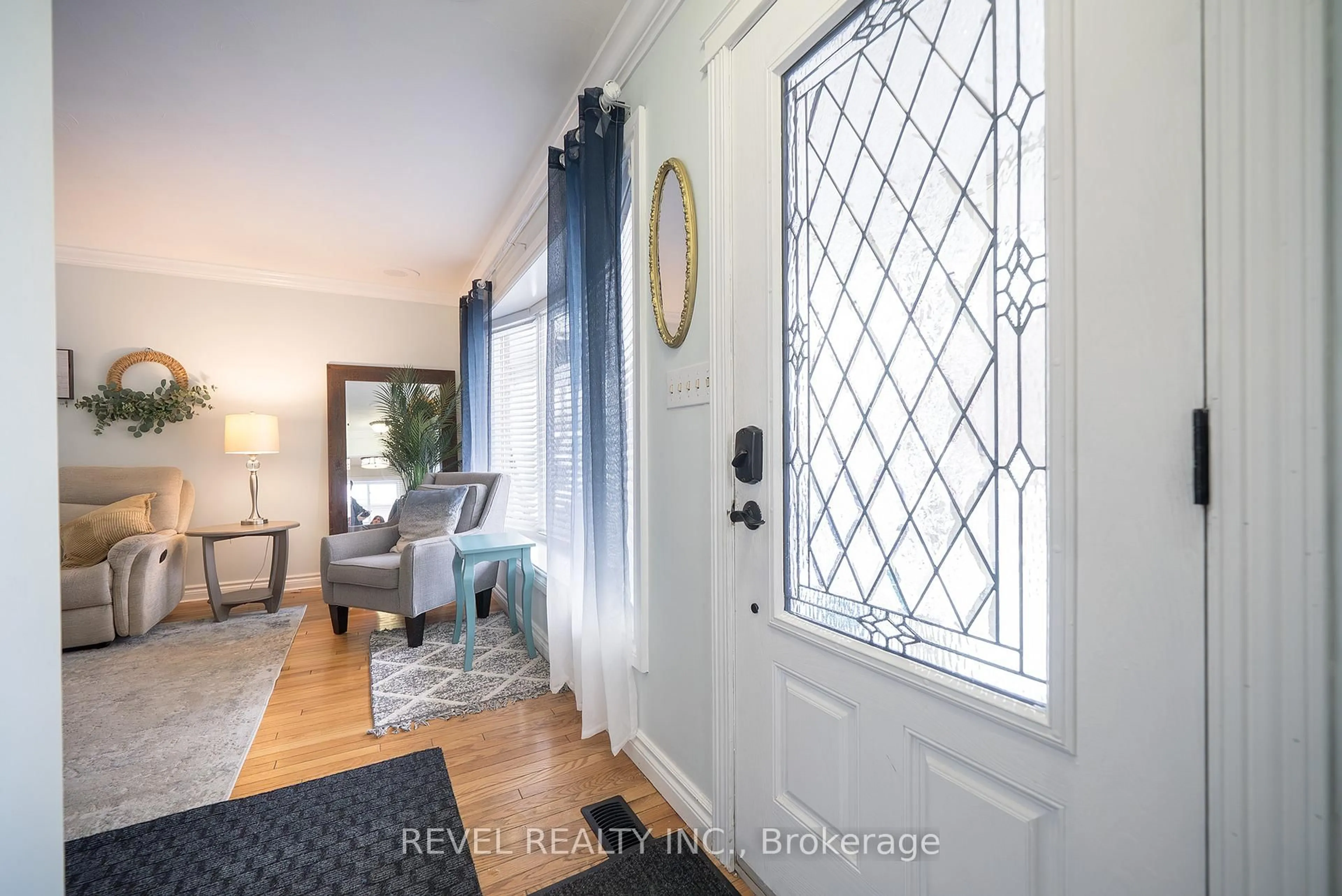 Indoor entryway for 5 Burdock Blvd, Brantford Ontario N3R 6B5