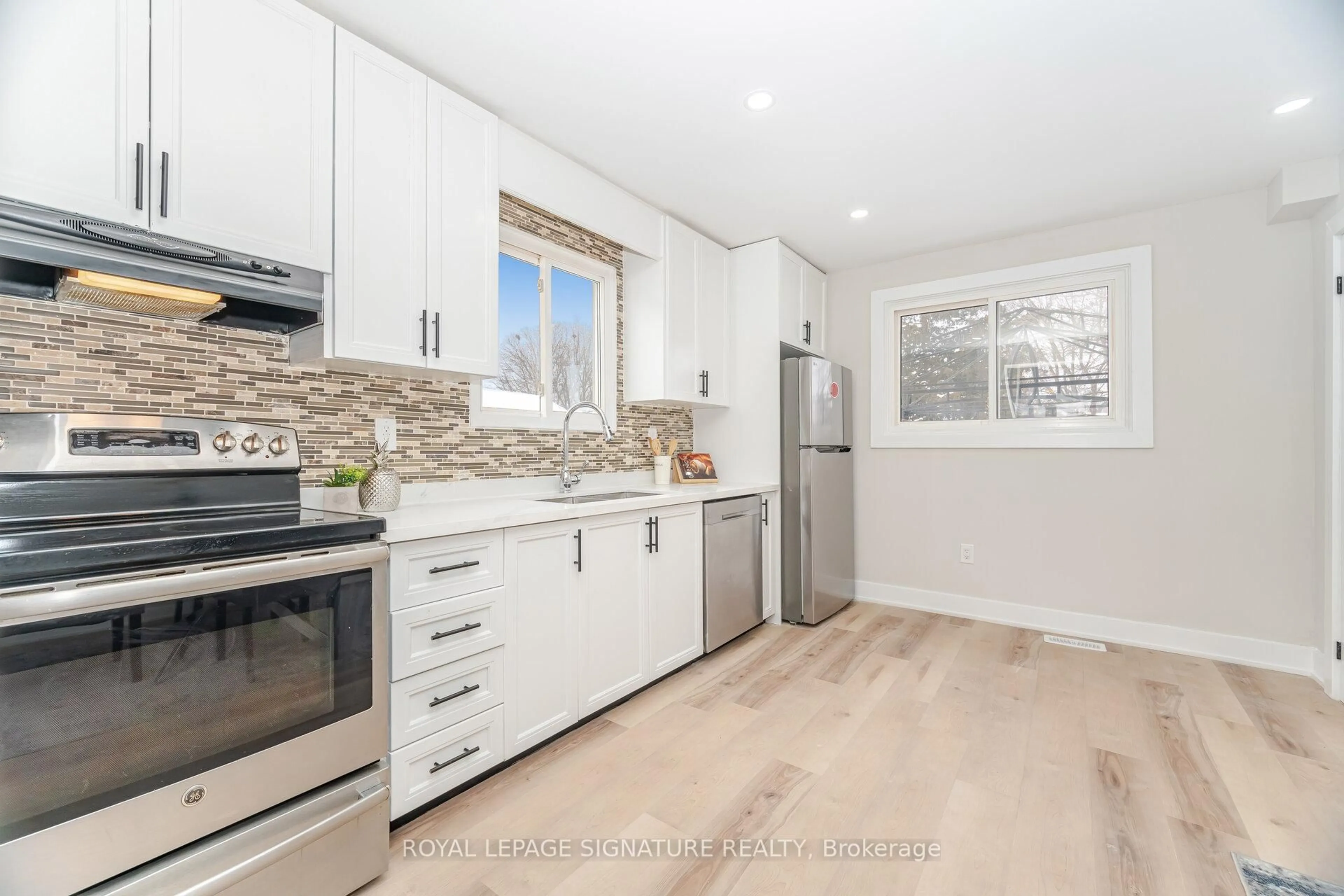 Open concept kitchen, unknown for 26 Graywood Rd, Hamilton Ontario L9C 6K4