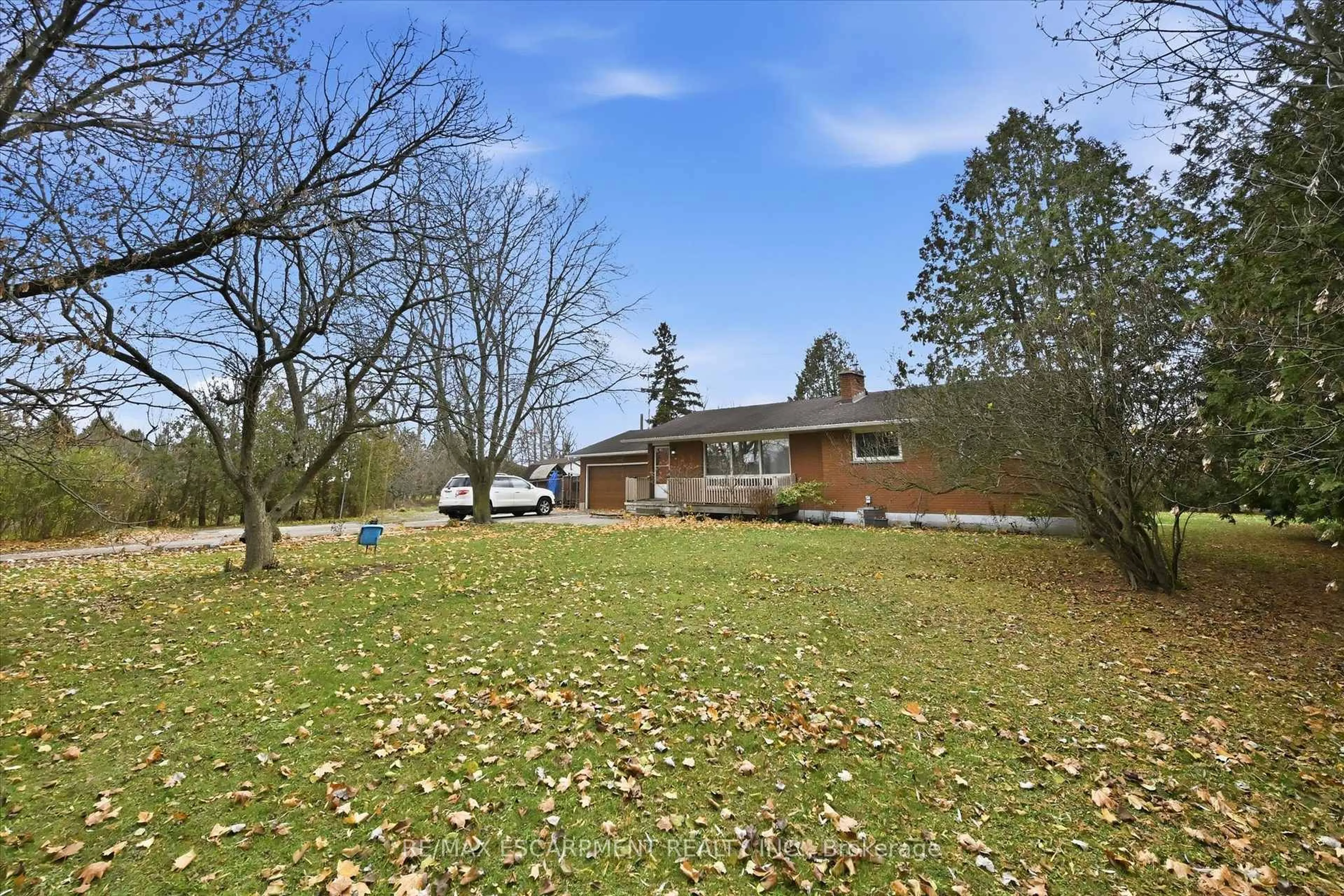 A pic from outside/outdoor area/front of a property/back of a property/a pic from drone, unknown for 8520 Sixteen Rd, West Lincoln Ontario L0R 1E0