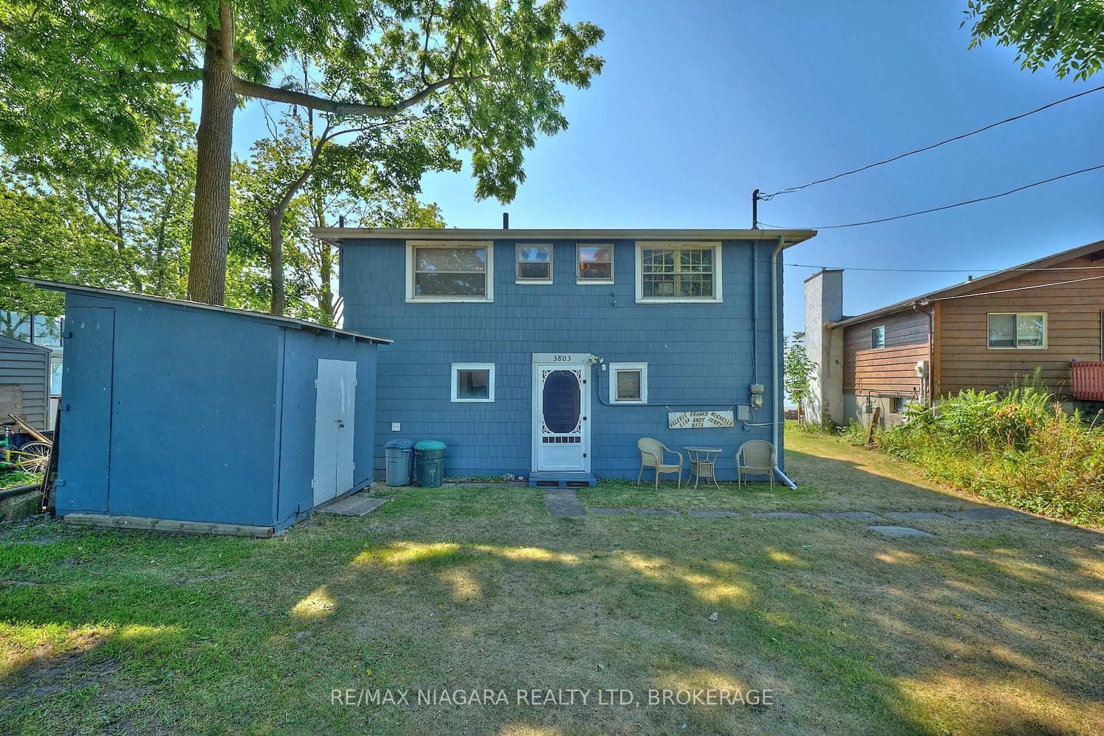 A pic from outside/outdoor area/front of a property/back of a property/a pic from drone, unknown for 3803 Terrace Lane, Fort Erie Ontario L0S 1B0