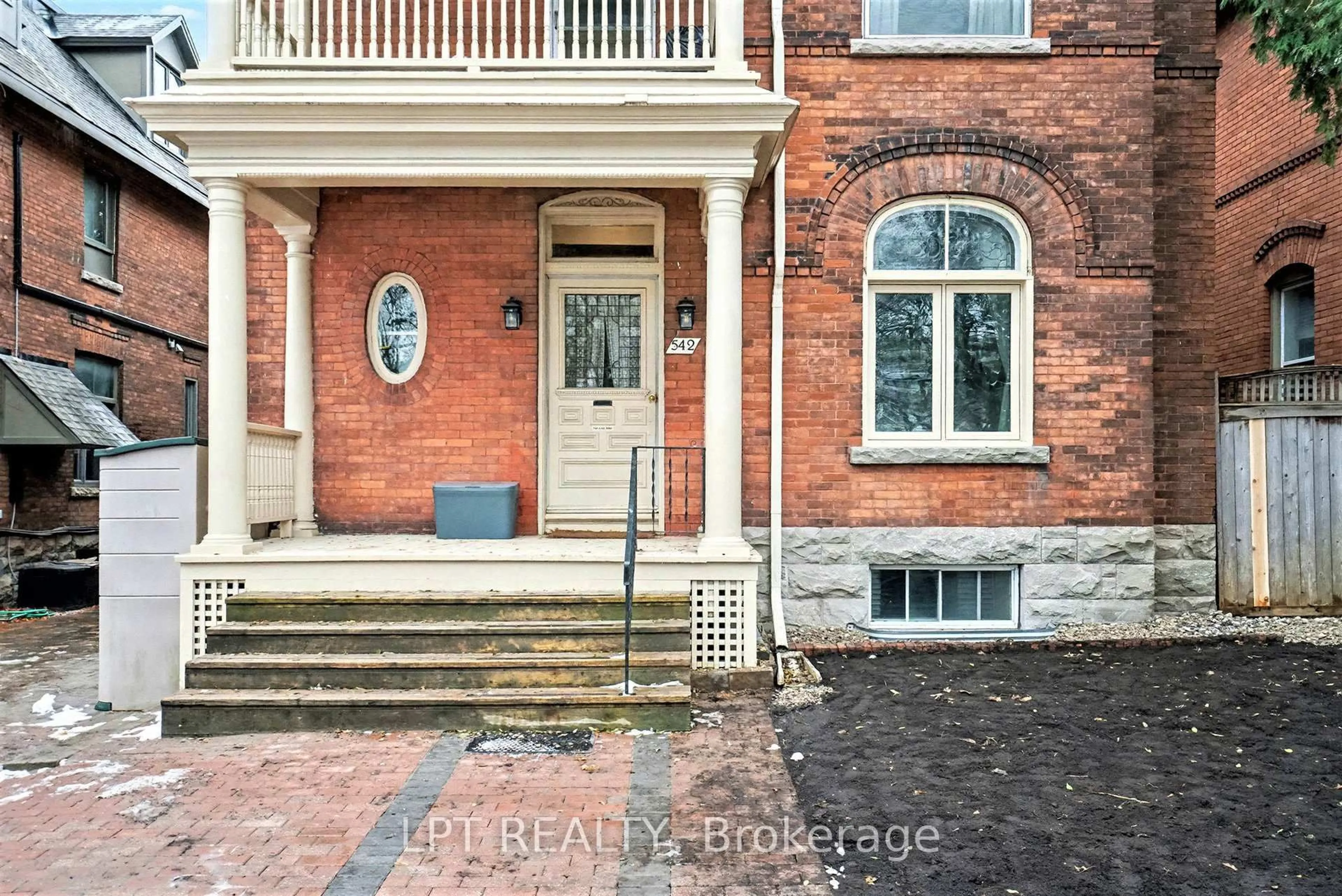 Home with brick exterior material, street for 542 MACLAREN St, Ottawa Ontario K1R 5K7
