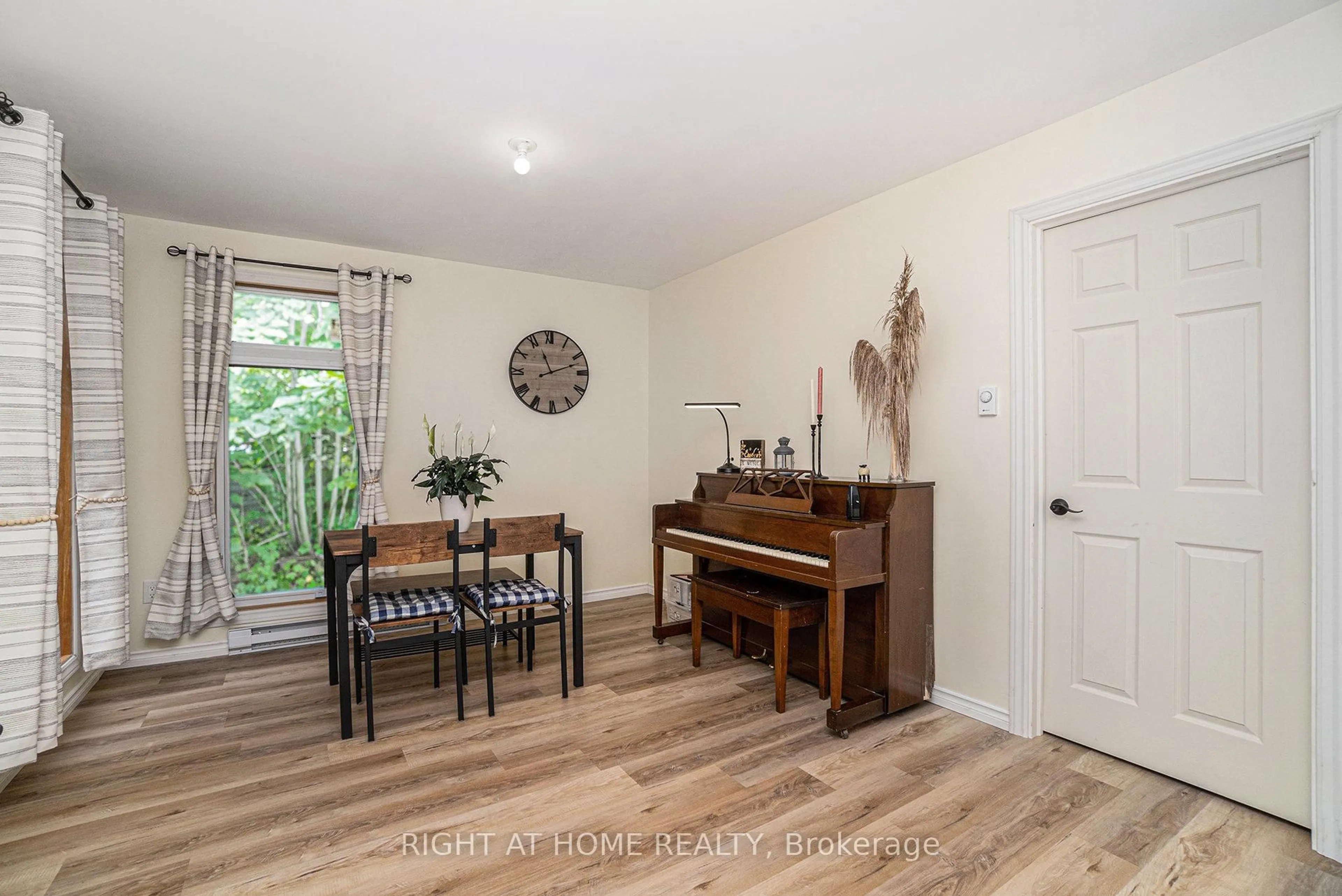 Indoor entryway for 15 Willis James Lane, Arnprior Ontario K7S 2A4