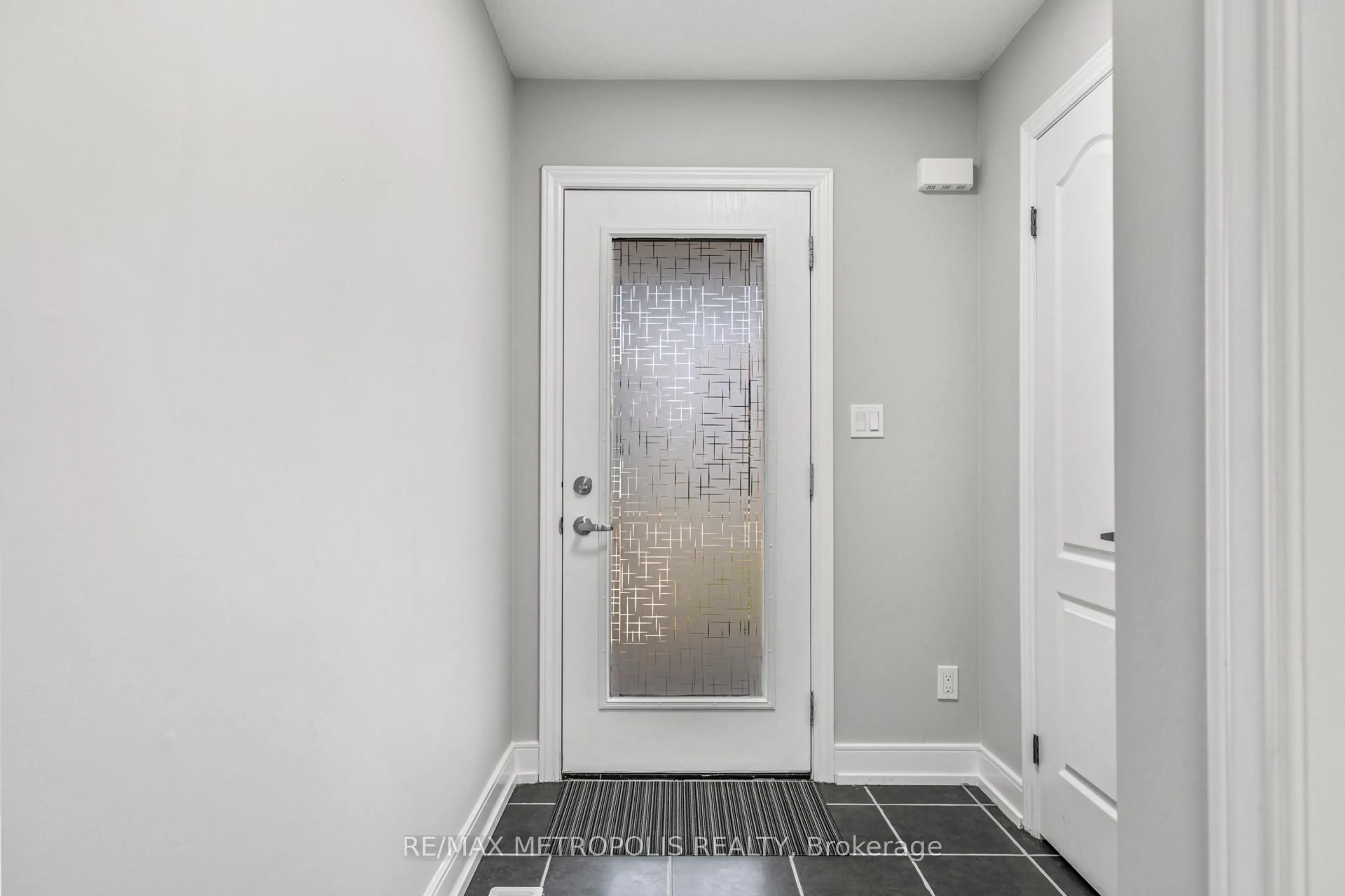 Indoor entryway for 1847 Foxridge Cres, London North Ontario N6G 0L7