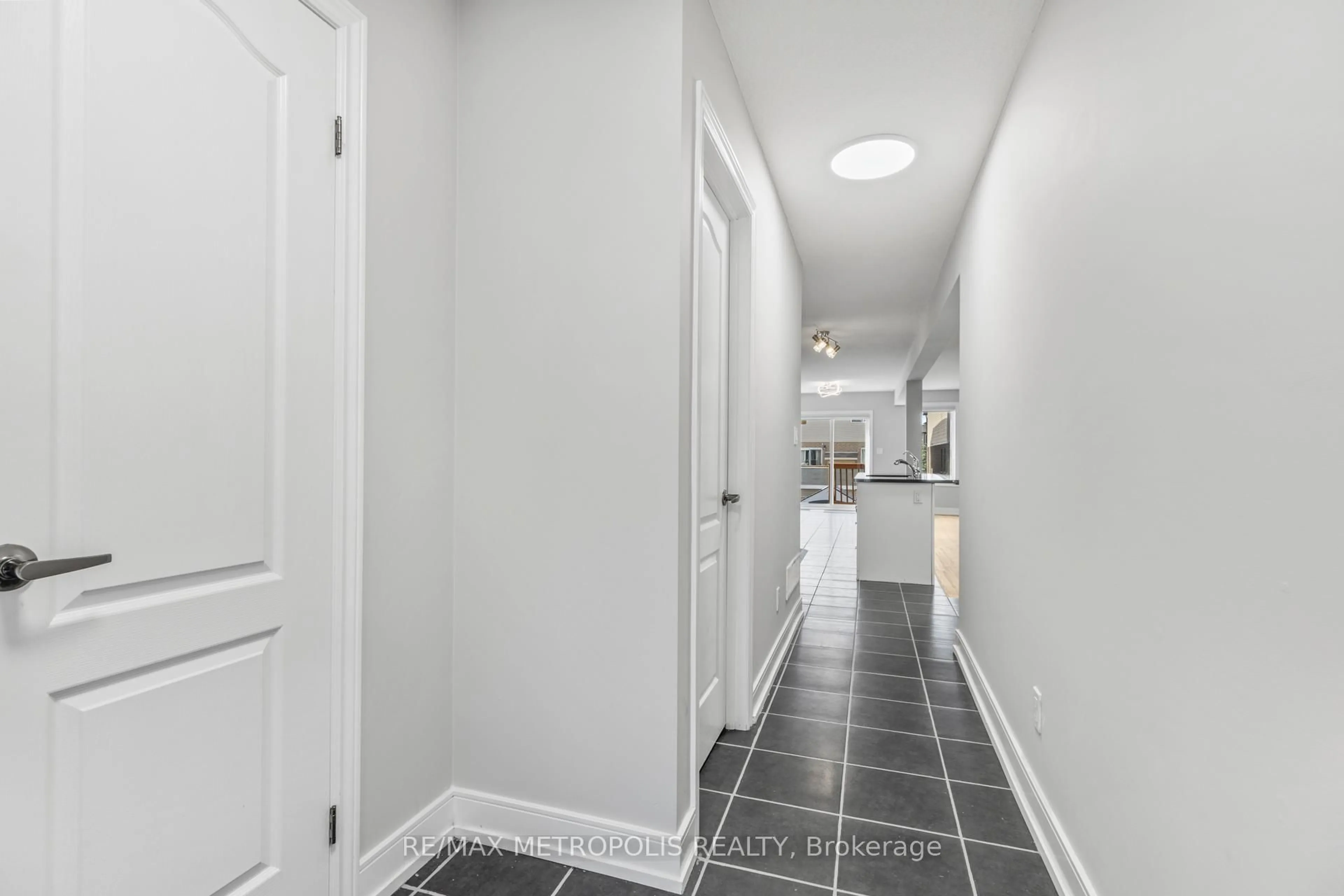 Indoor entryway for 1847 Foxridge Cres, London North Ontario N6G 0L7