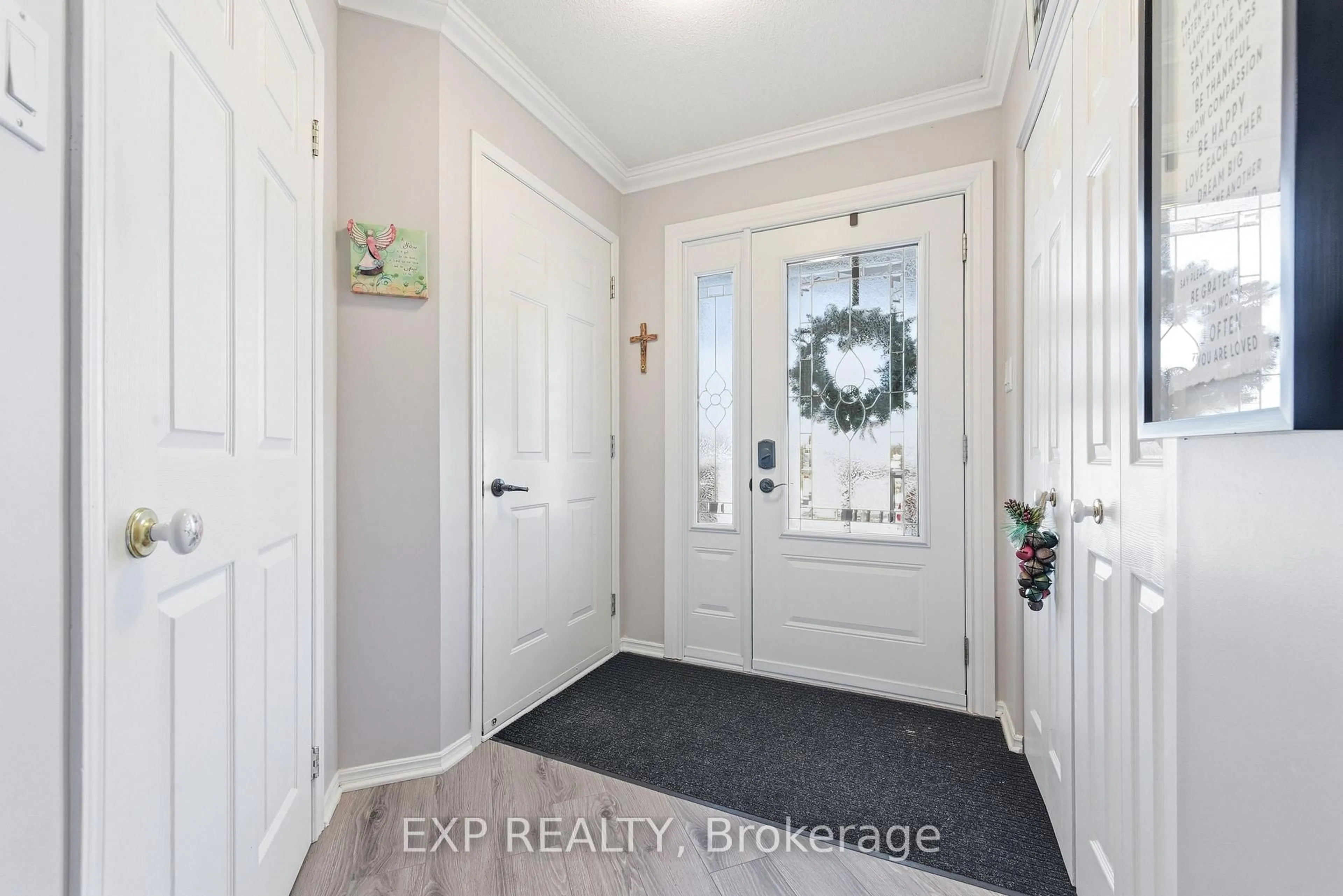 Indoor entryway for 421 Mayhew St, Renfrew Ontario K7V 4L4