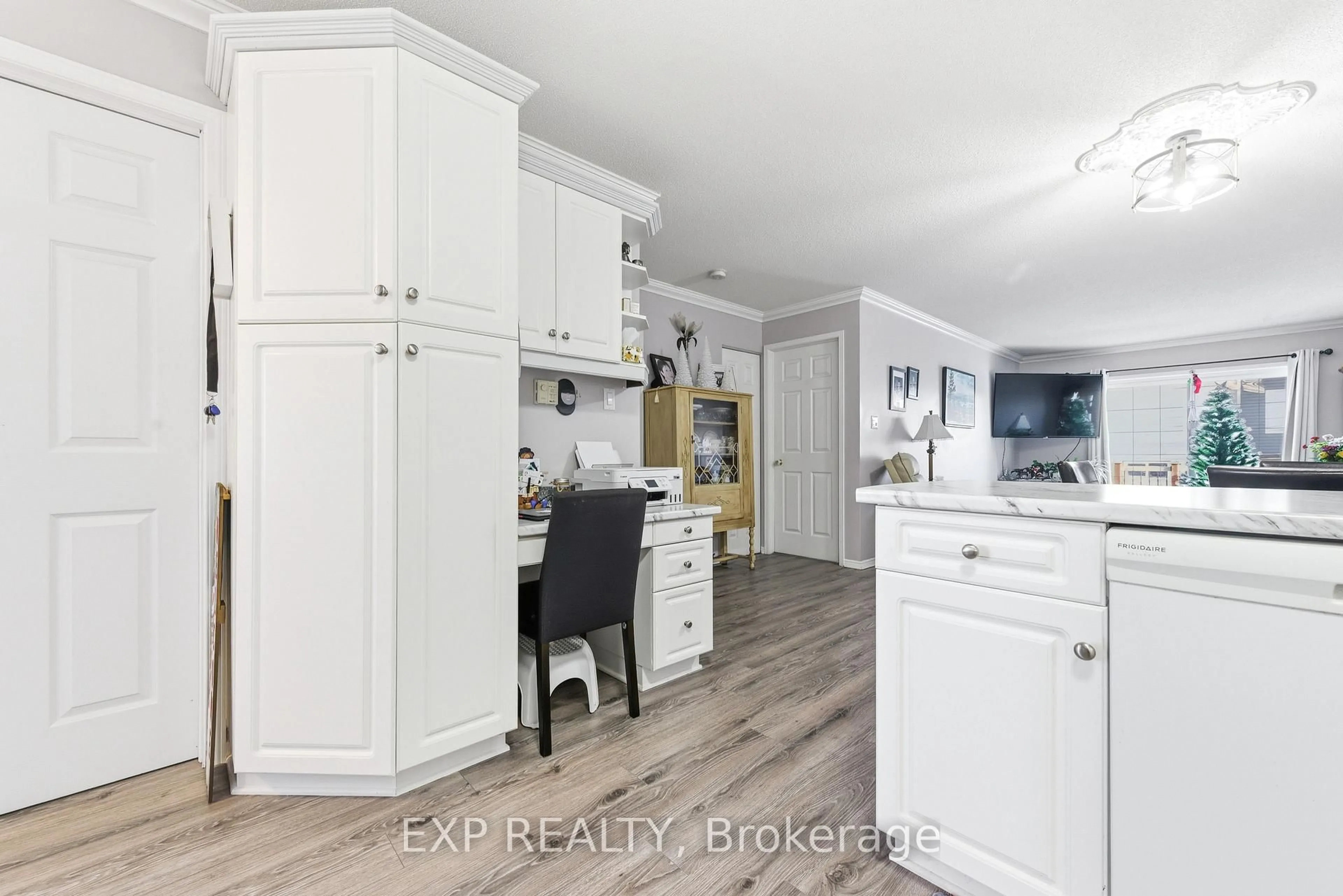 Open concept kitchen, unknown for 421 Mayhew St, Renfrew Ontario K7V 4L4