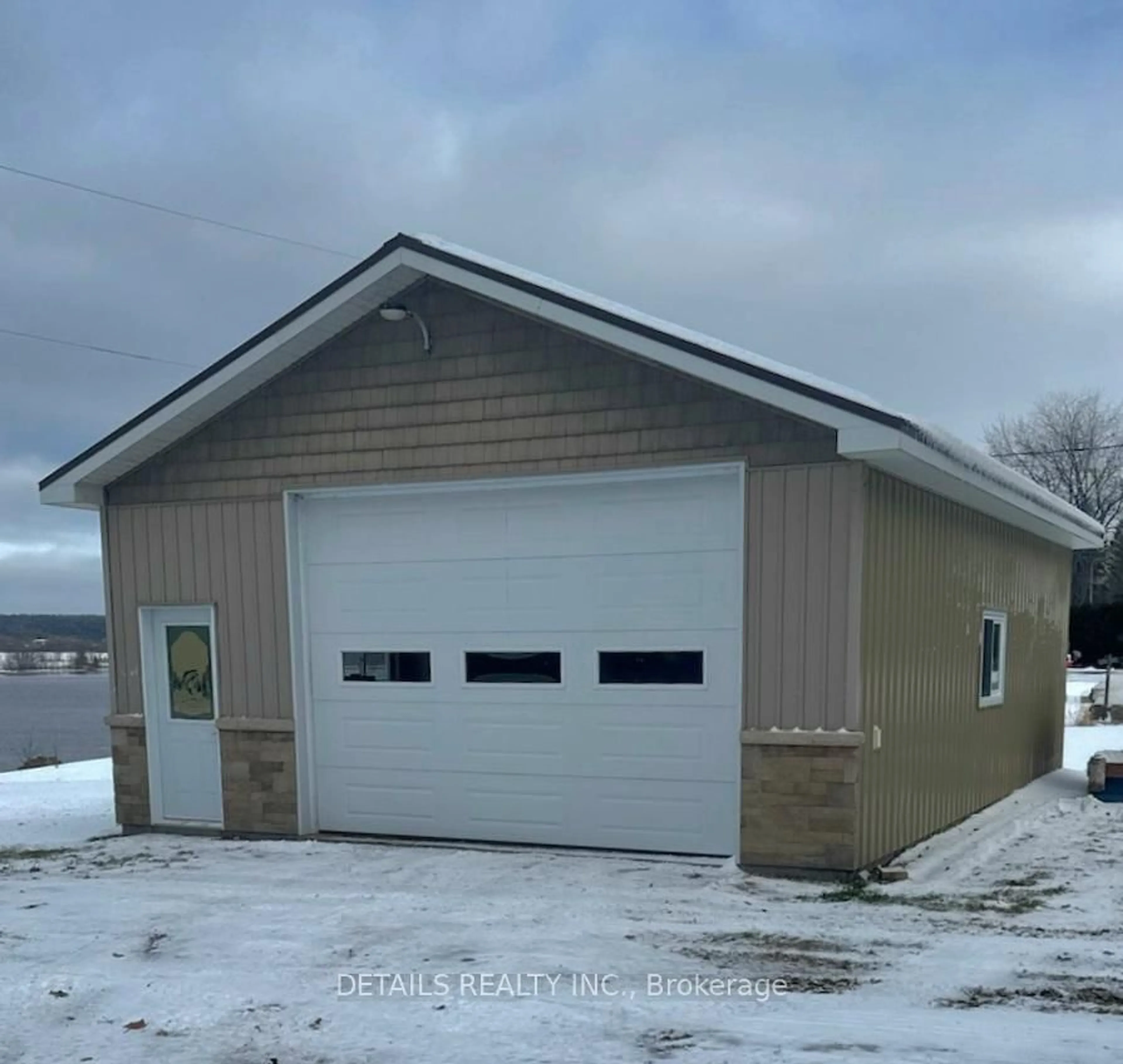 Indoor garage for 899 Concession 1 Rd, Alfred and Plantagenet Ontario K0B 1L0