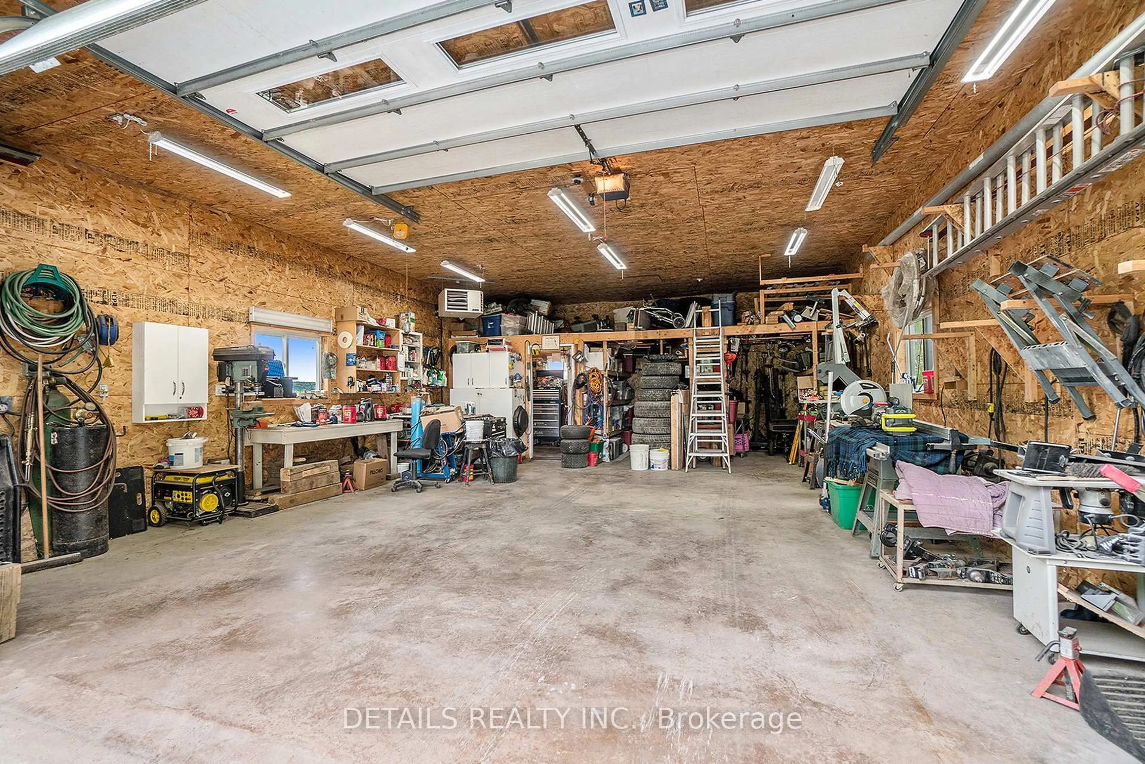 Indoor garage for 899 Concession 1 Rd, Alfred and Plantagenet Ontario K0B 1L0