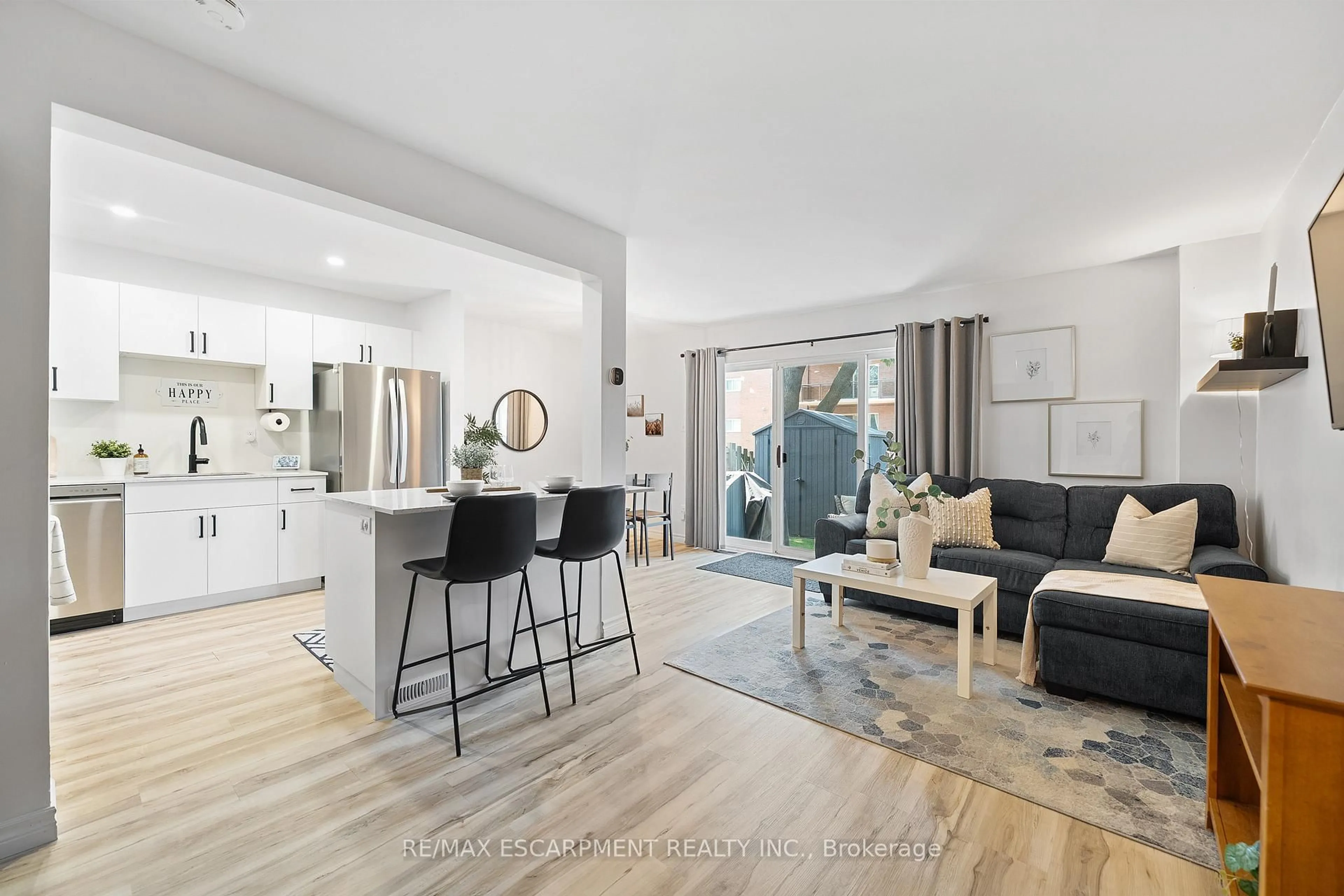 Living room with furniture, unknown for 17 Old Pine Tr #150, St. Catharines Ontario L2M 6P9