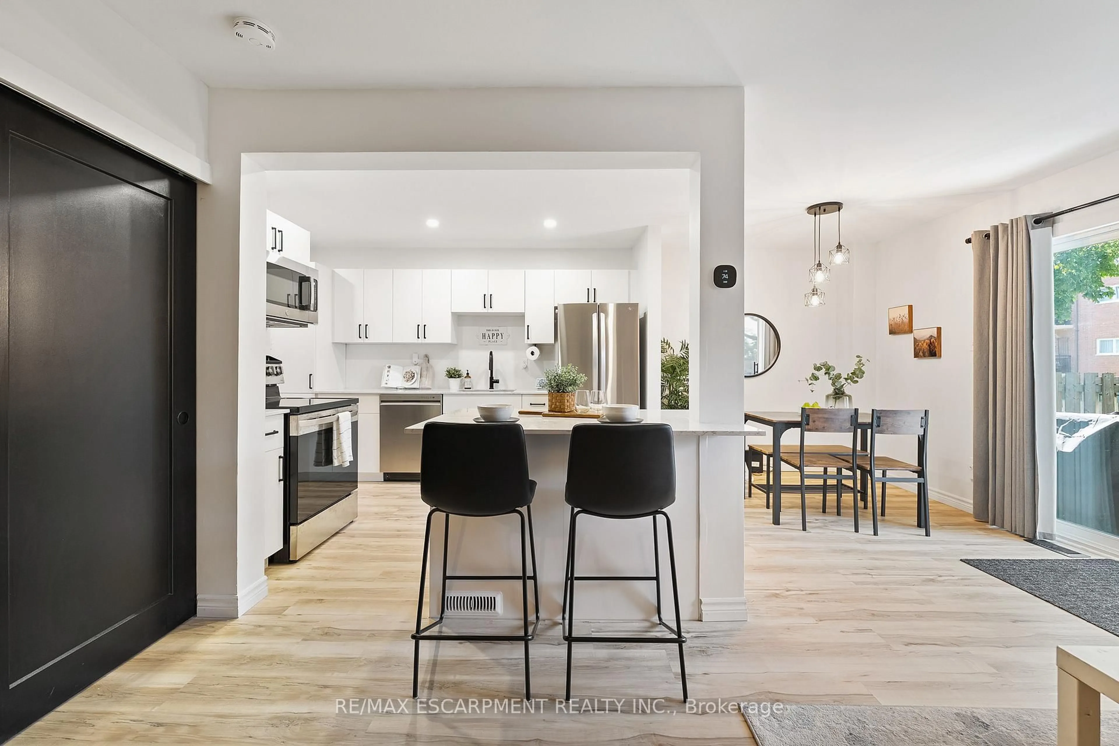 Open concept kitchen, unknown for 17 Old Pine Tr #150, St. Catharines Ontario L2M 6P9