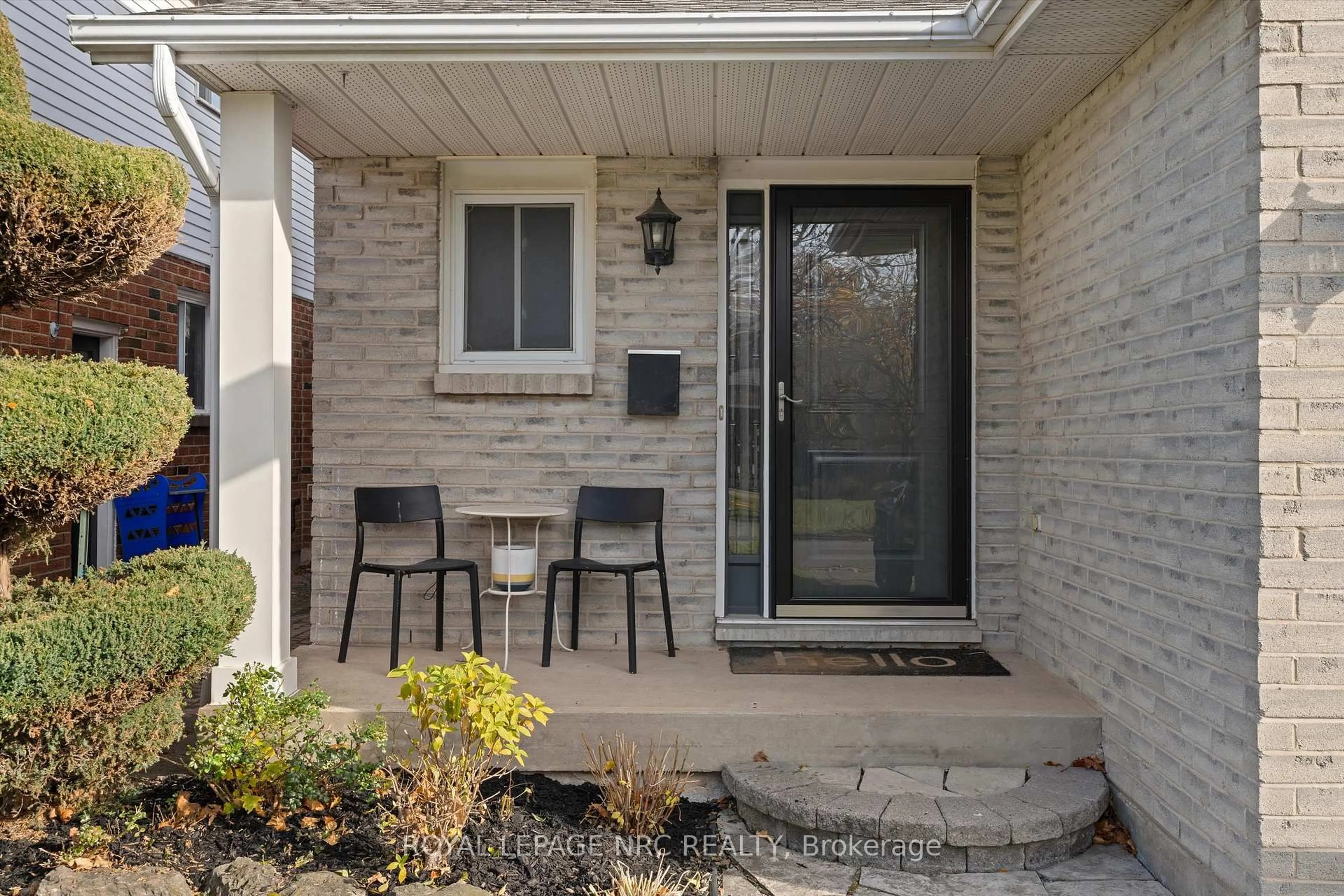 Patio, street for 15 Commerford St, Thorold Ontario L2V 4P5