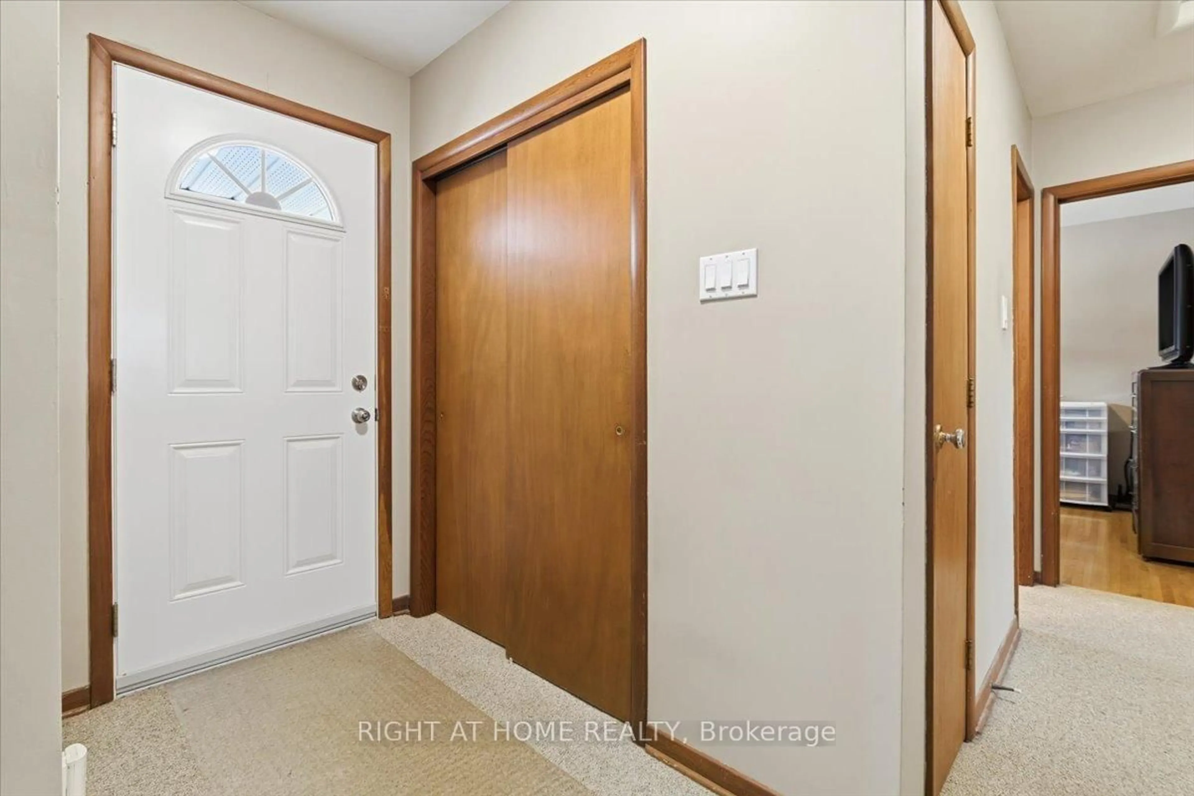 Indoor entryway for 12 Maryknoll Ave, Kawartha Lakes Ontario K9V 1A8