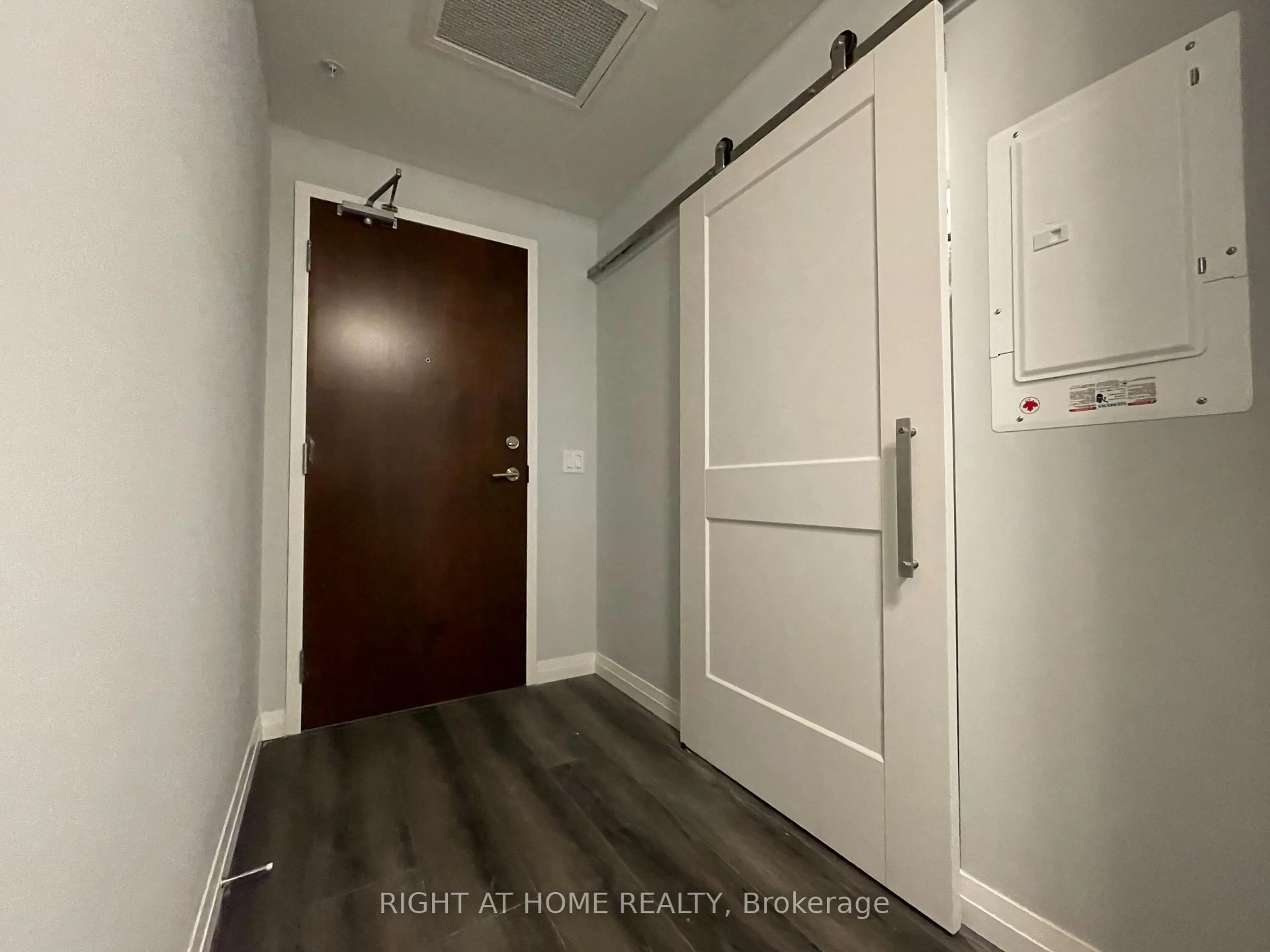 Indoor entryway for 108 Garment St #312, Kitchener Ontario N2G 2B3