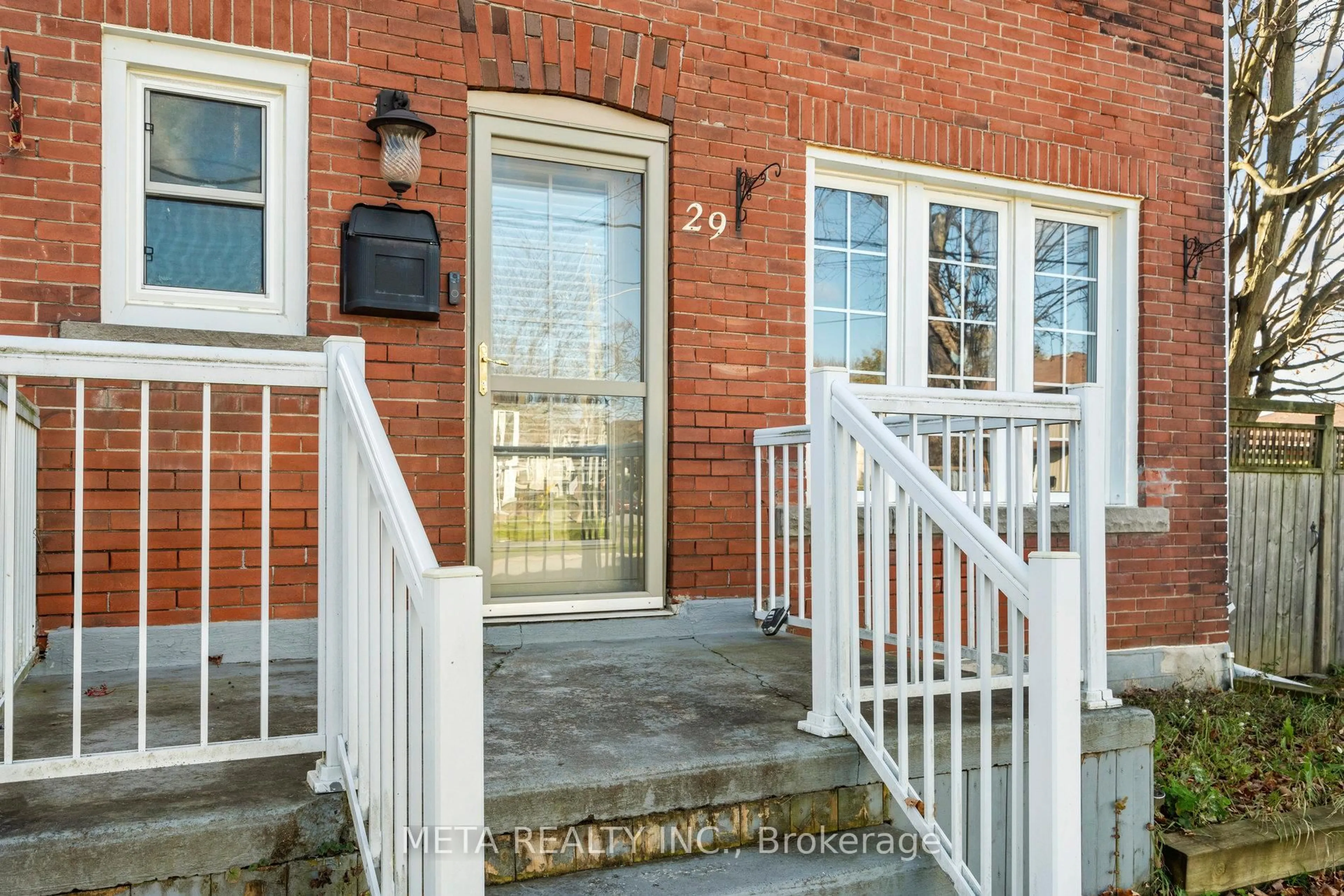 Indoor entryway for 29 Ann St, Thorold Ontario L2V 2J4