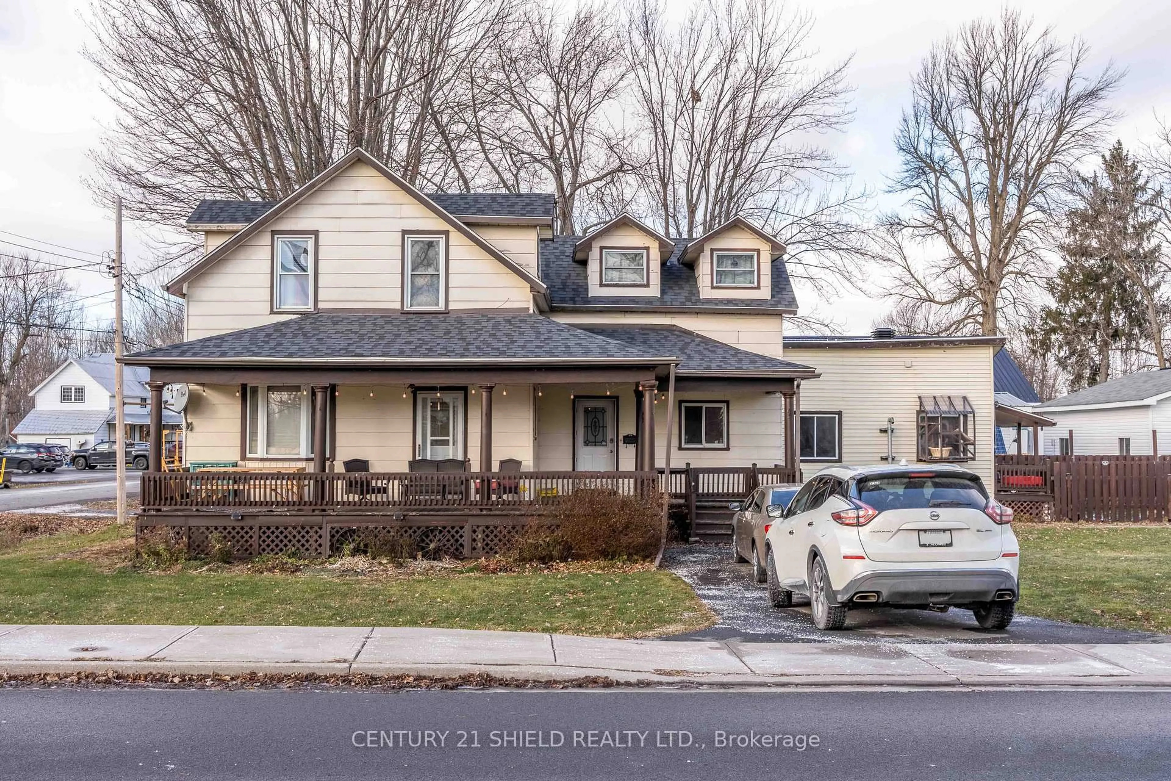 A pic from outside/outdoor area/front of a property/back of a property/a pic from drone, street for 29 Oak St, South Glengarry Ontario K0C 1N0