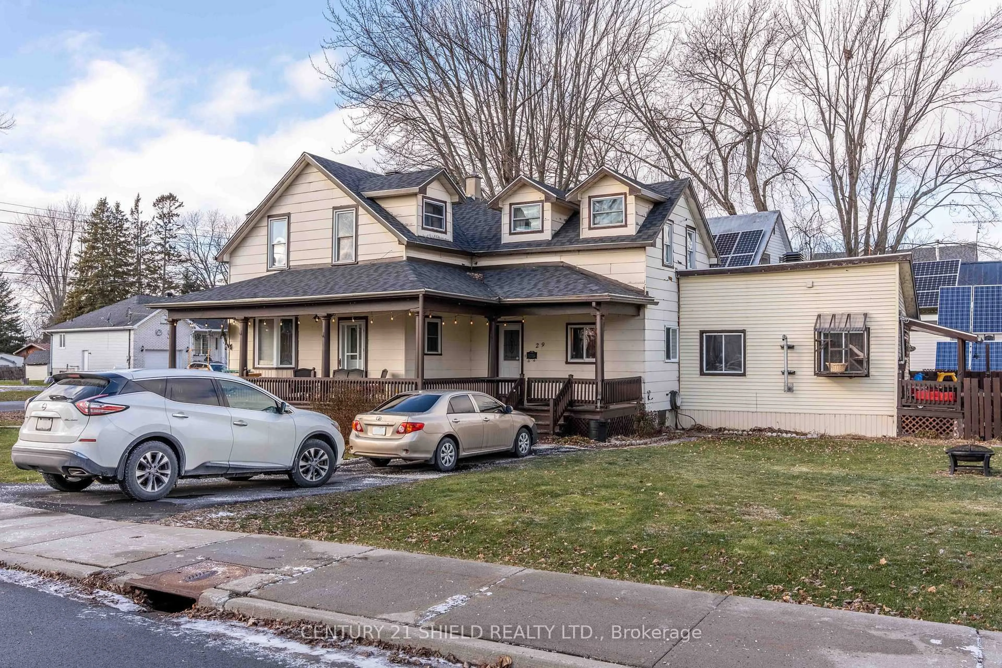 A pic from outside/outdoor area/front of a property/back of a property/a pic from drone, street for 29 Oak St, South Glengarry Ontario K0C 1N0