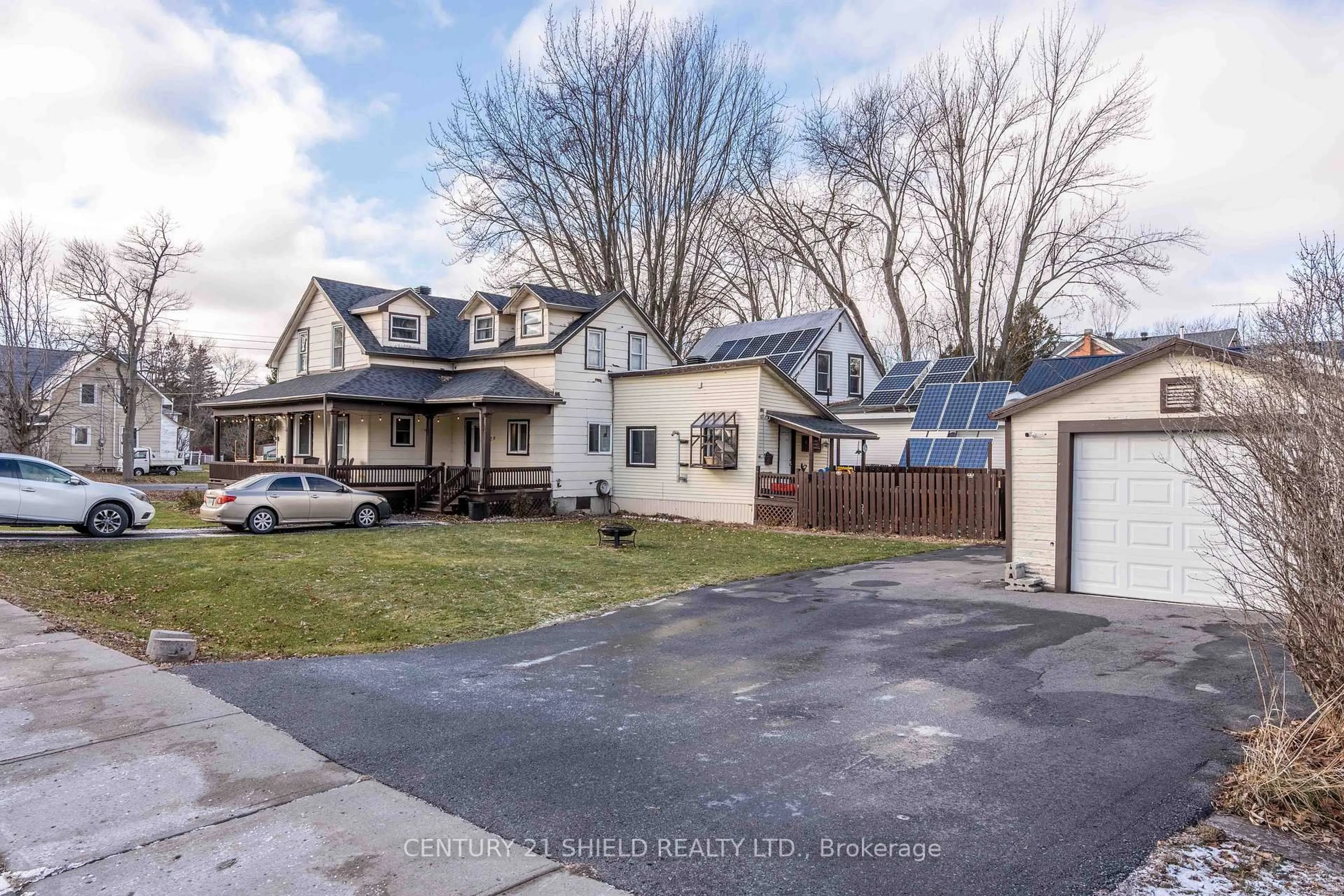 A pic from outside/outdoor area/front of a property/back of a property/a pic from drone, street for 29 Oak St, South Glengarry Ontario K0C 1N0