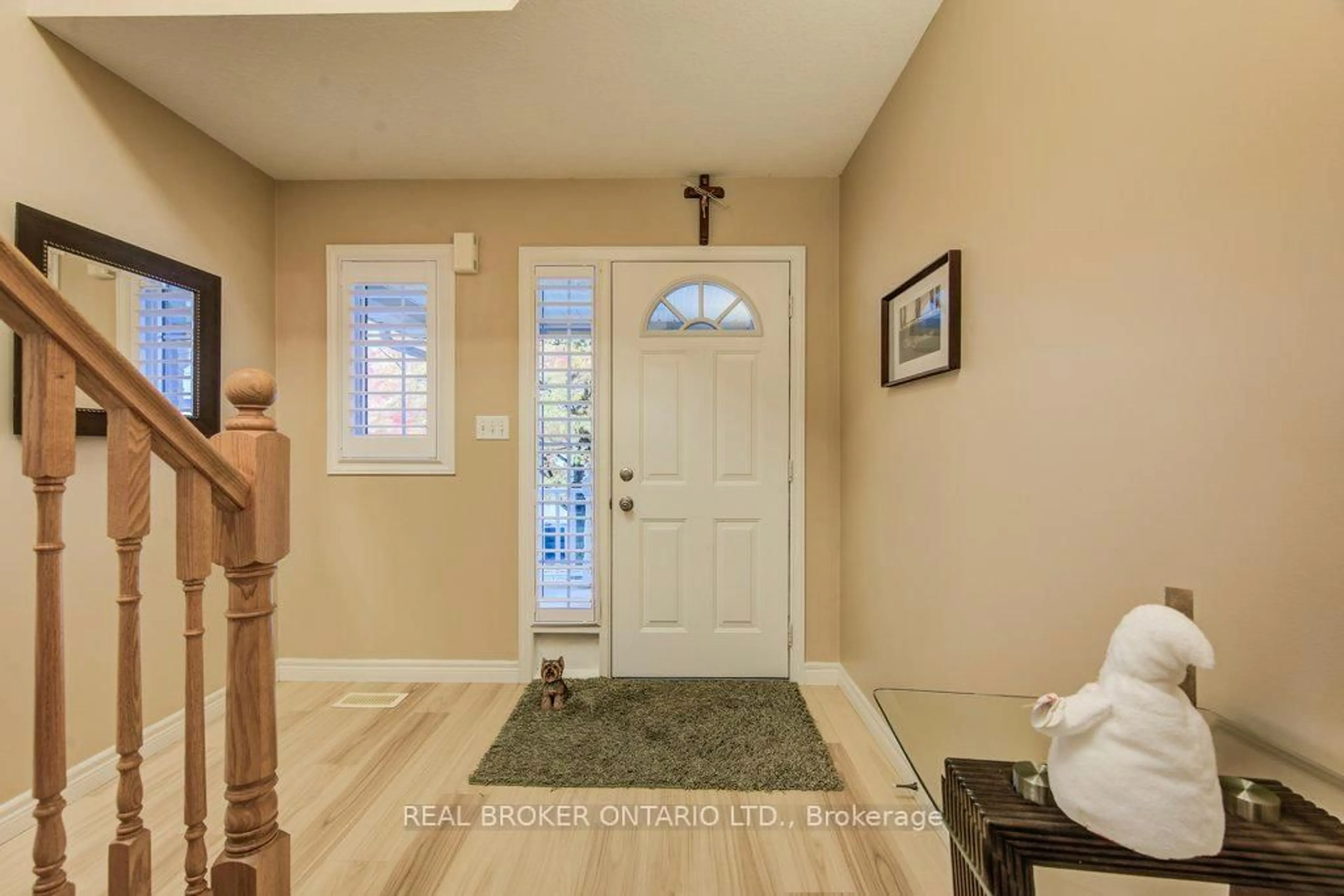 Indoor entryway for 678 Interlaken Dr, Waterloo Ontario N2T 2Y5