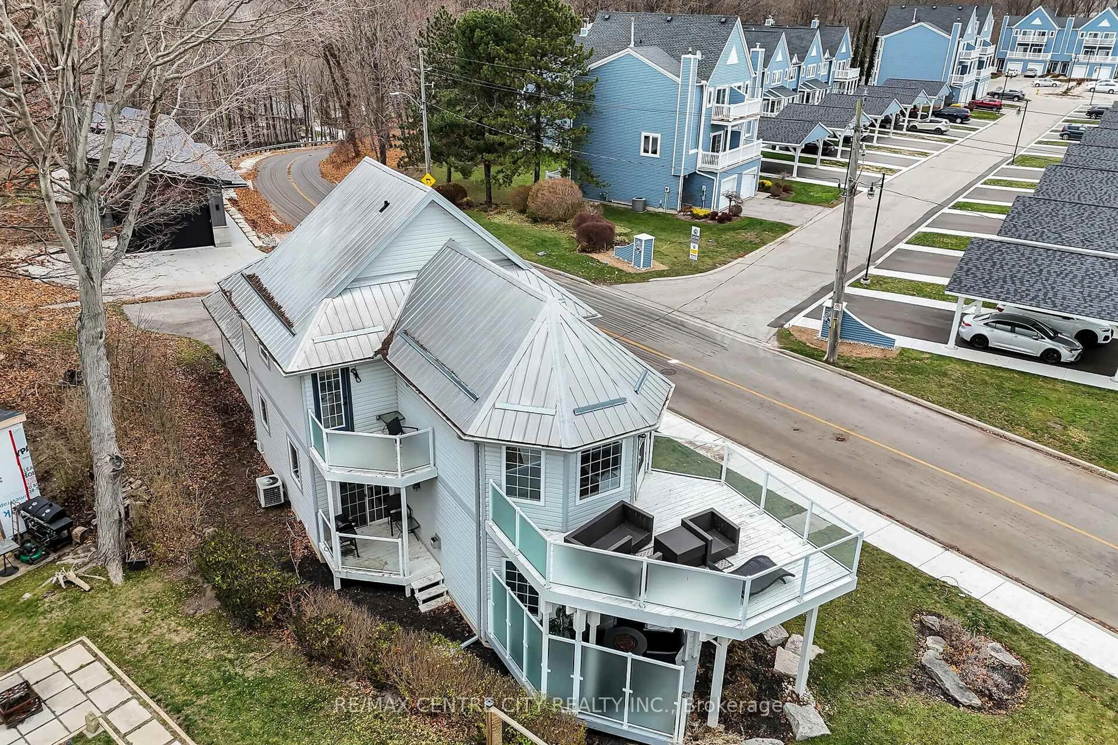 A pic from outside/outdoor area/front of a property/back of a property/a pic from drone, unknown for 379 Front St, Central Elgin Ontario N5L 1G2