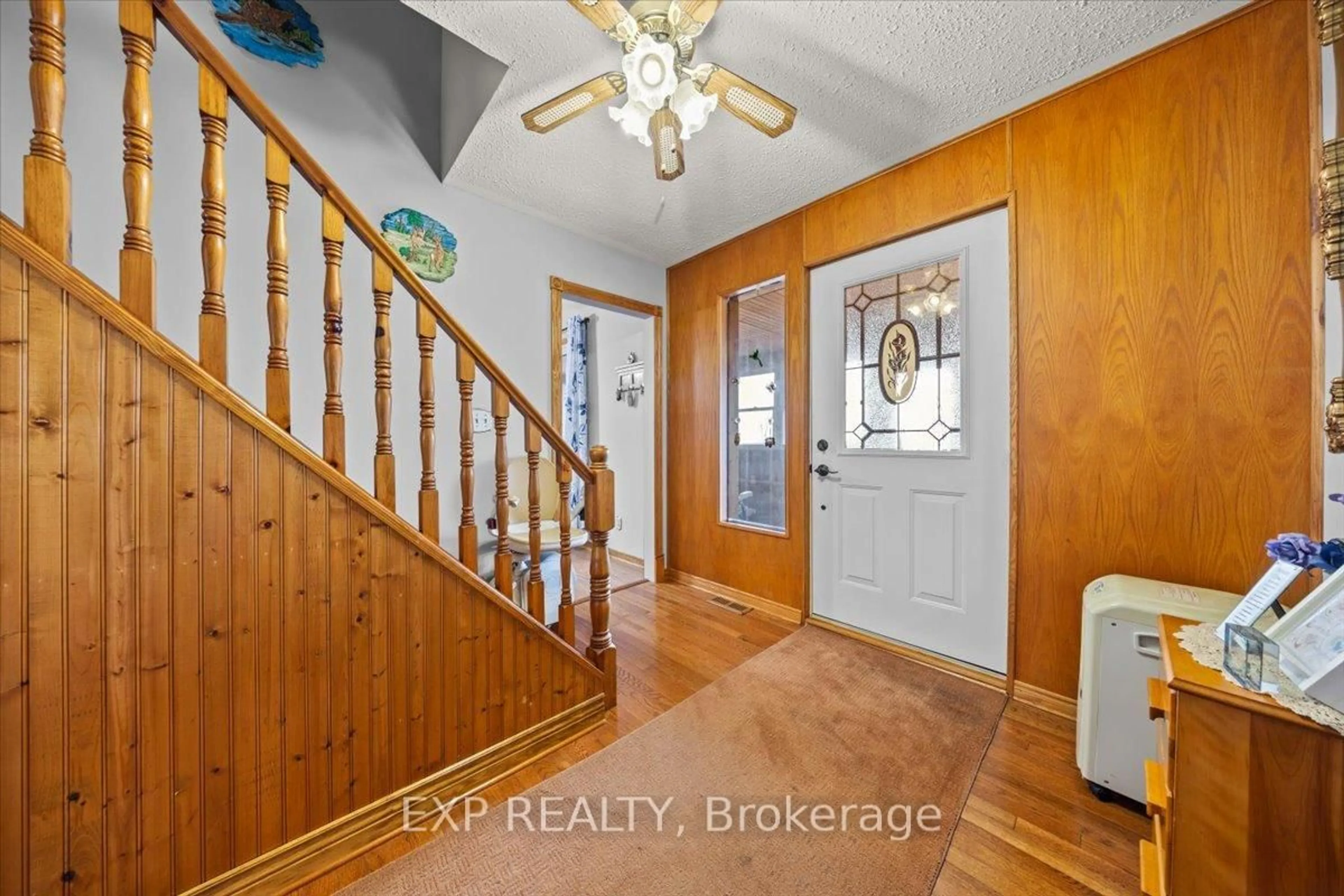 Indoor entryway for 1220 Westross Rd, Cobden Ontario K0J 1K0