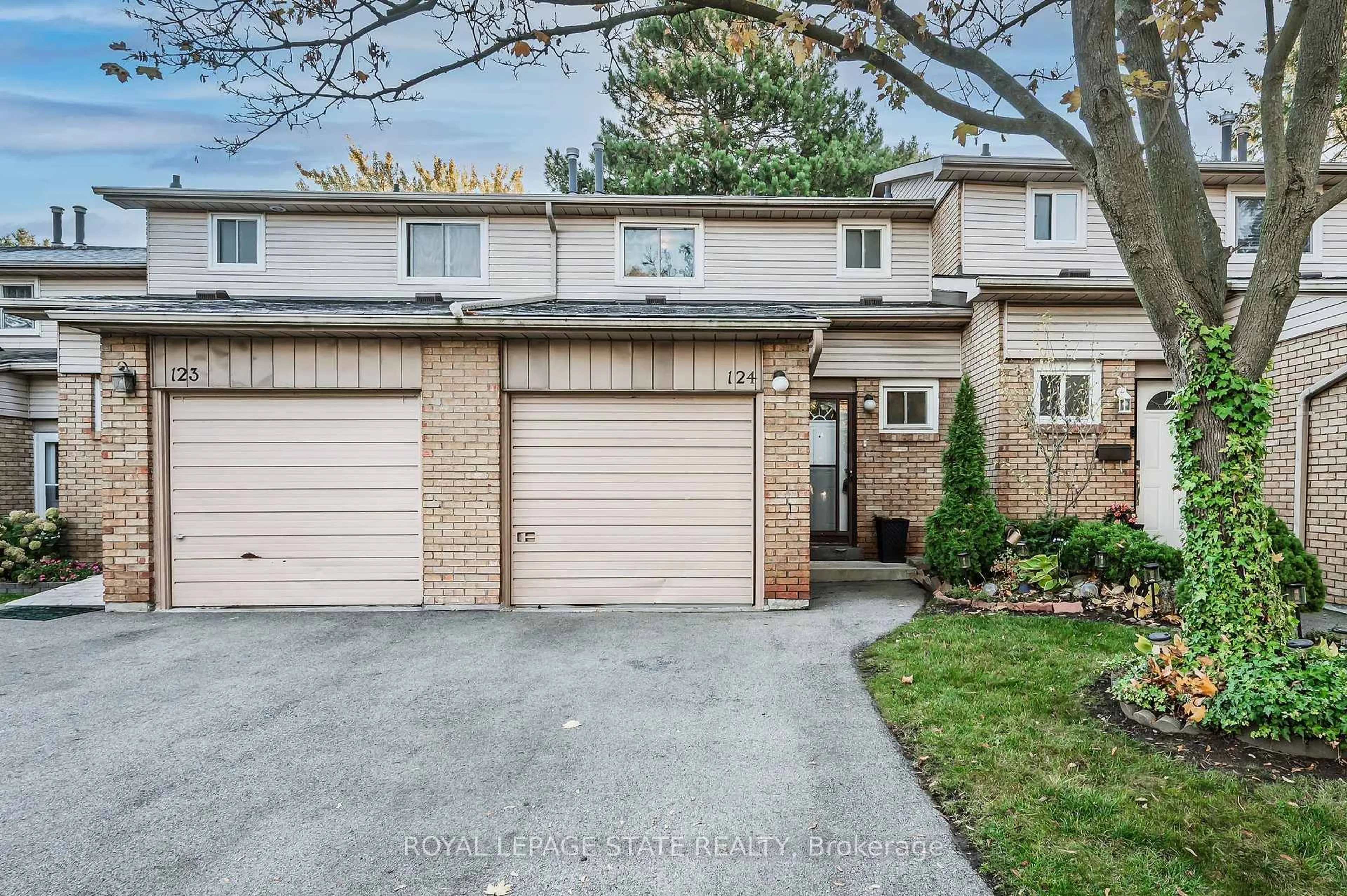 Unknown for 100 Quigley Rd #124, Hamilton Ontario L8K 6J1