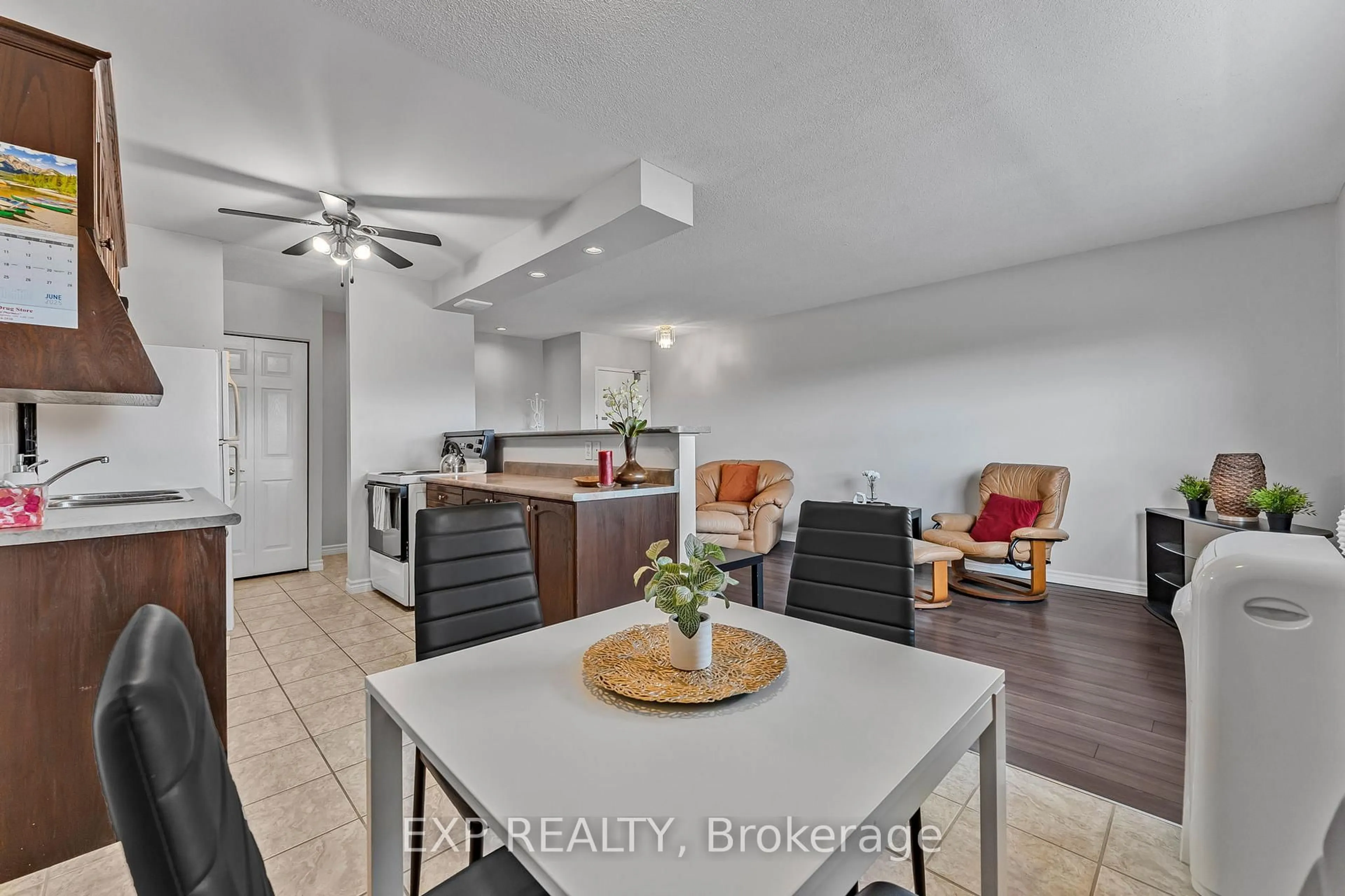 Open concept kitchen, ceramic/tile floor for 264 Oakdale Ave #301, St. Catharines Ontario L2P 2K4