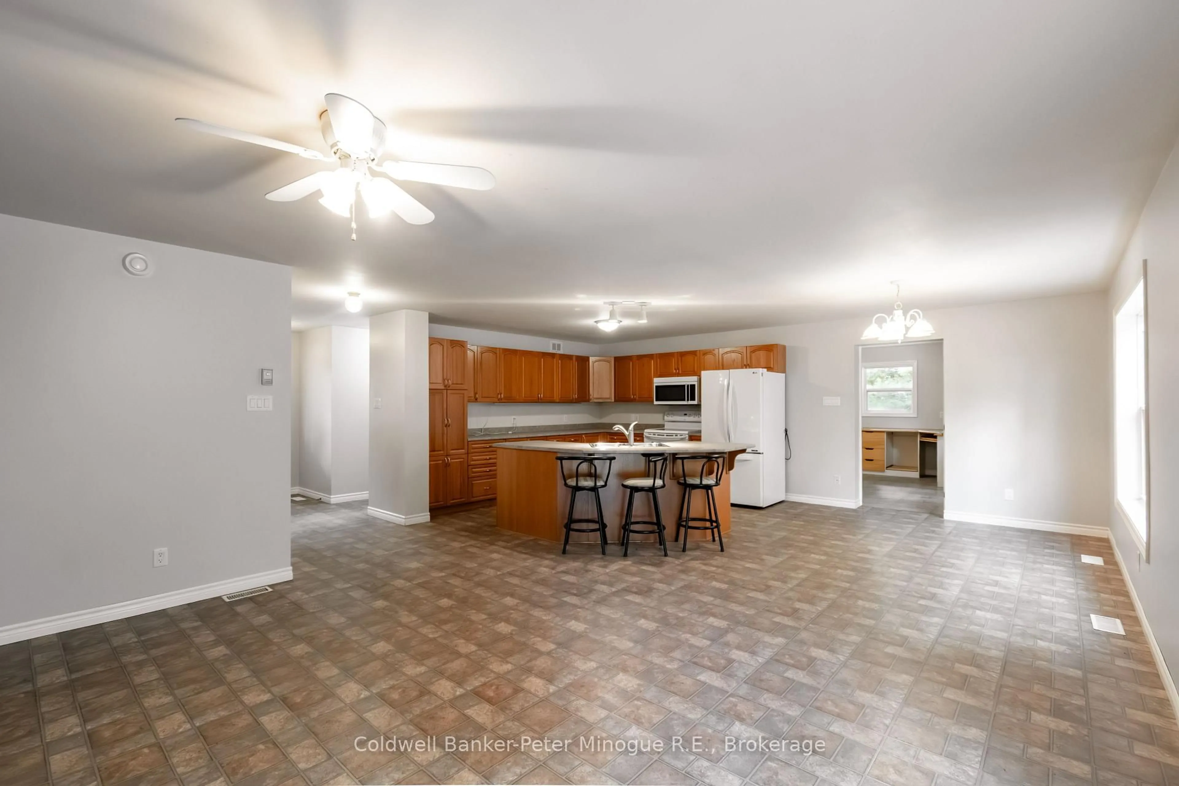 Open concept kitchen, ceramic/tile floor for 567 Sunset Cove Rd, Callander Ontario P0H 1H0