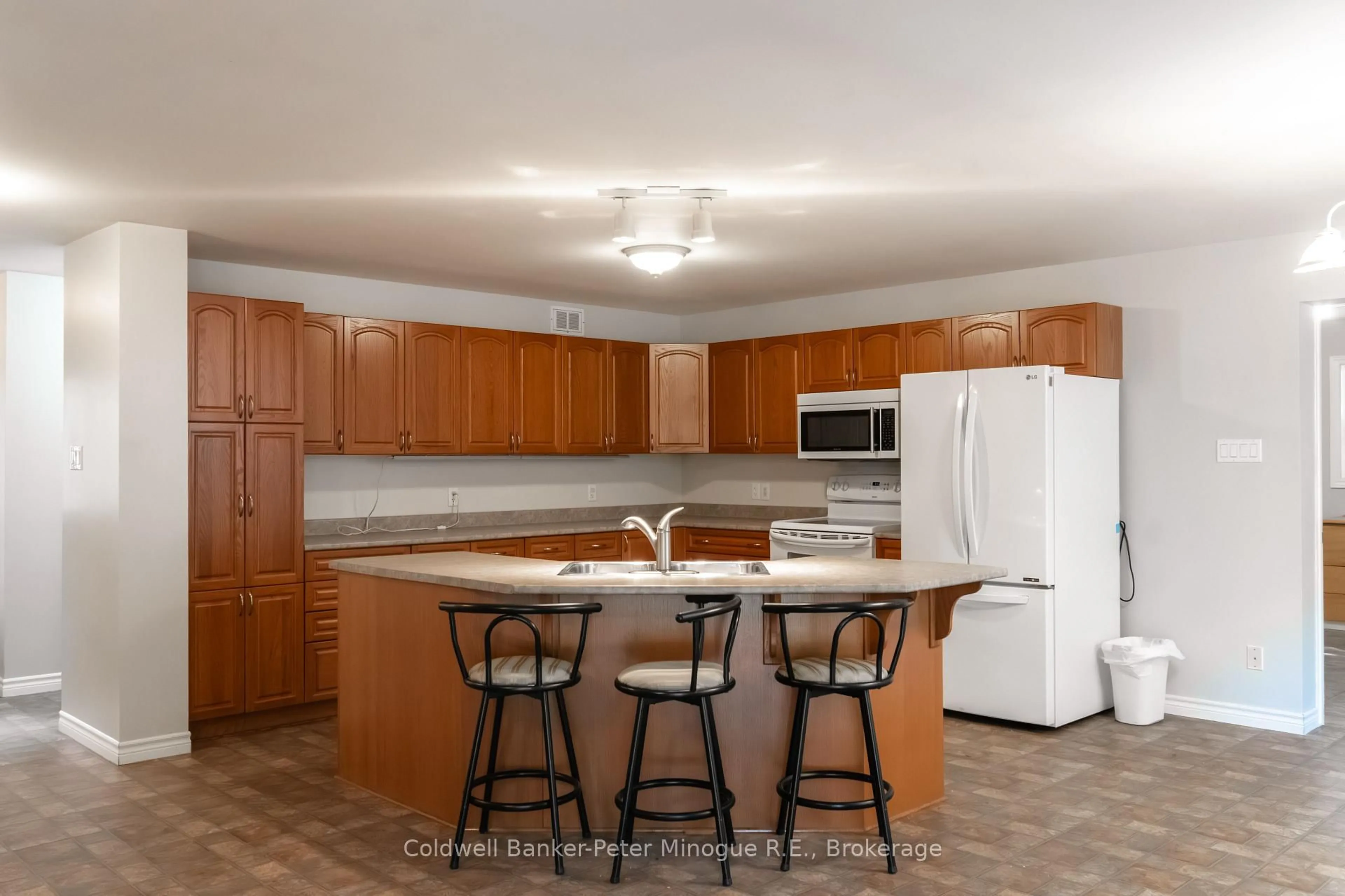 Standard kitchen, ceramic/tile floor for 567 Sunset Cove Rd, Callander Ontario P0H 1H0