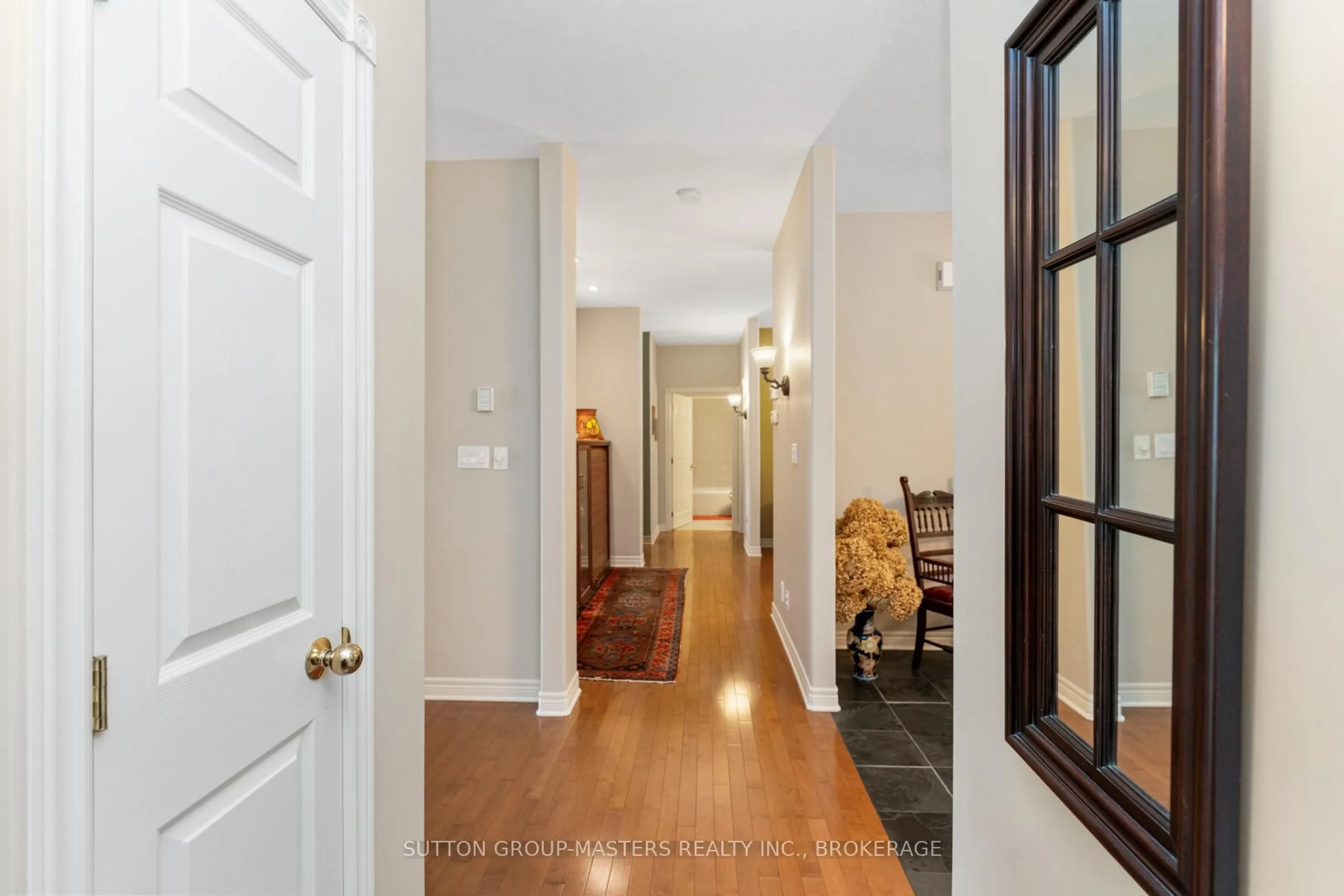 Indoor foyer for 1023 Big Ben Lane, Sydenham Ontario K0H 2T0