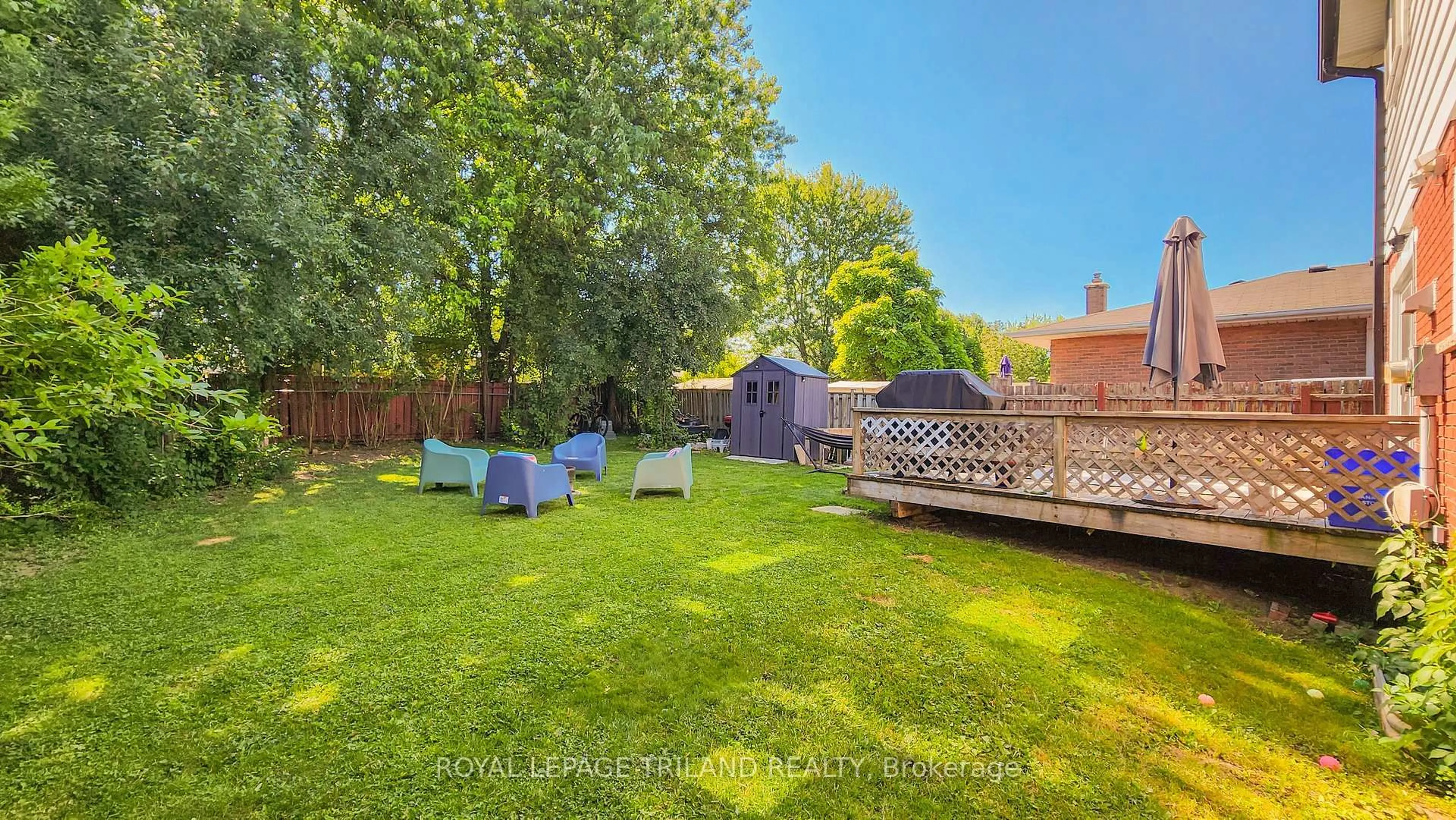 A pic from outside/outdoor area/front of a property/back of a property/a pic from drone, unknown for 51 Ashbury Ave, London South Ontario N6E 1S9