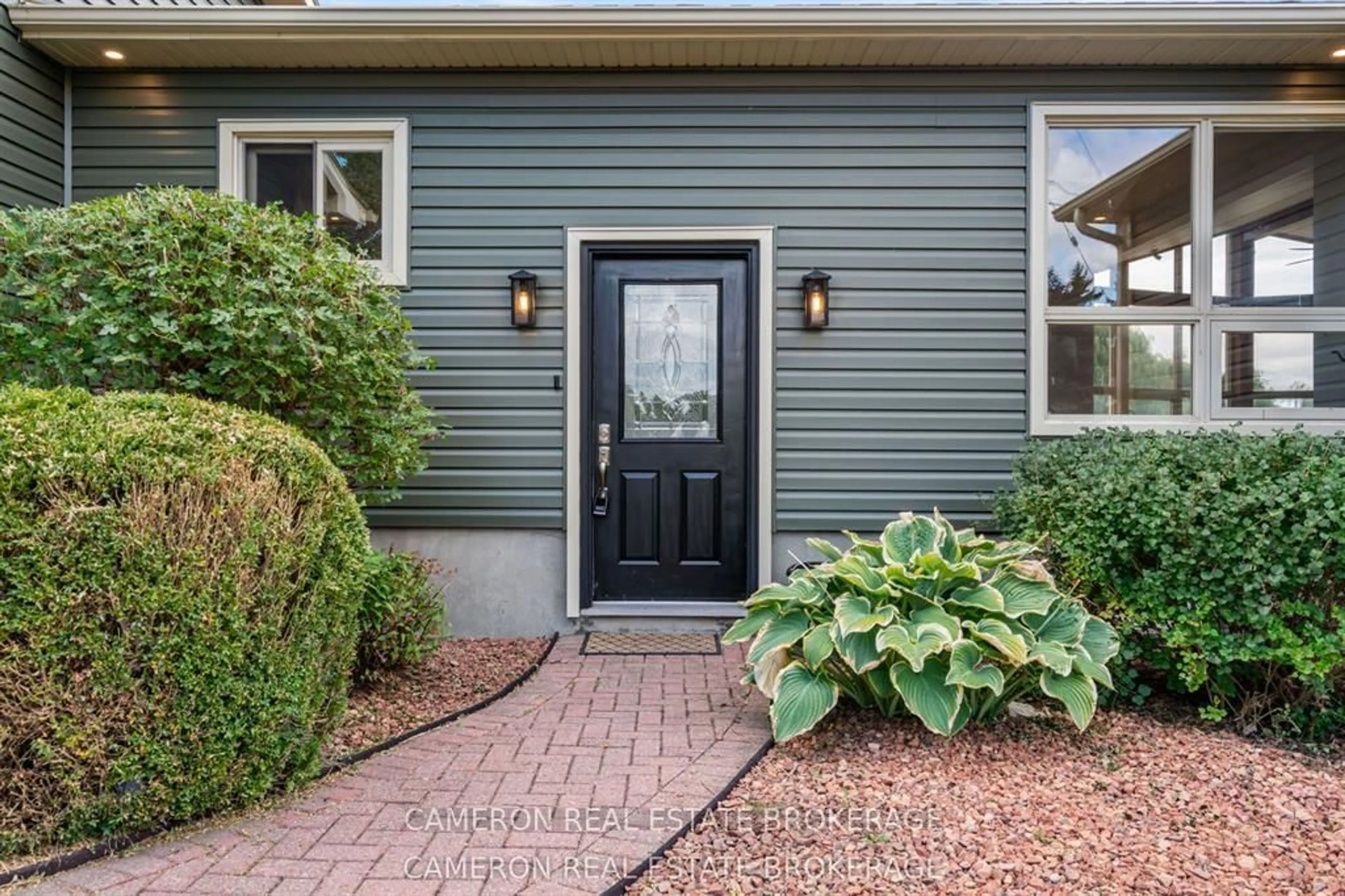 Indoor entryway for 15474 Manning Rd, South Stormont Ontario K0C 1M0