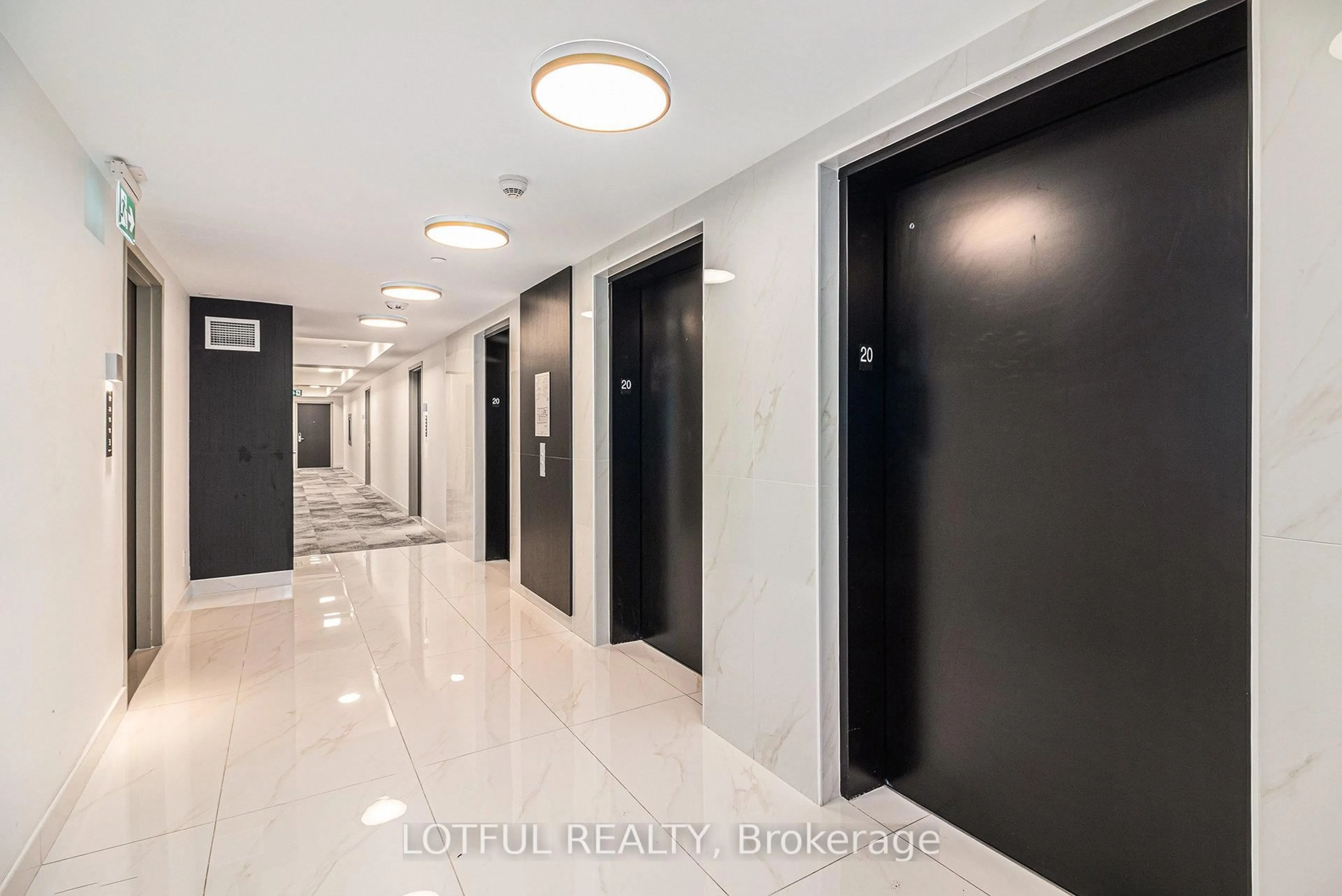 Indoor foyer for 180 George St #2007, Ottawa Ontario K1N 0G8