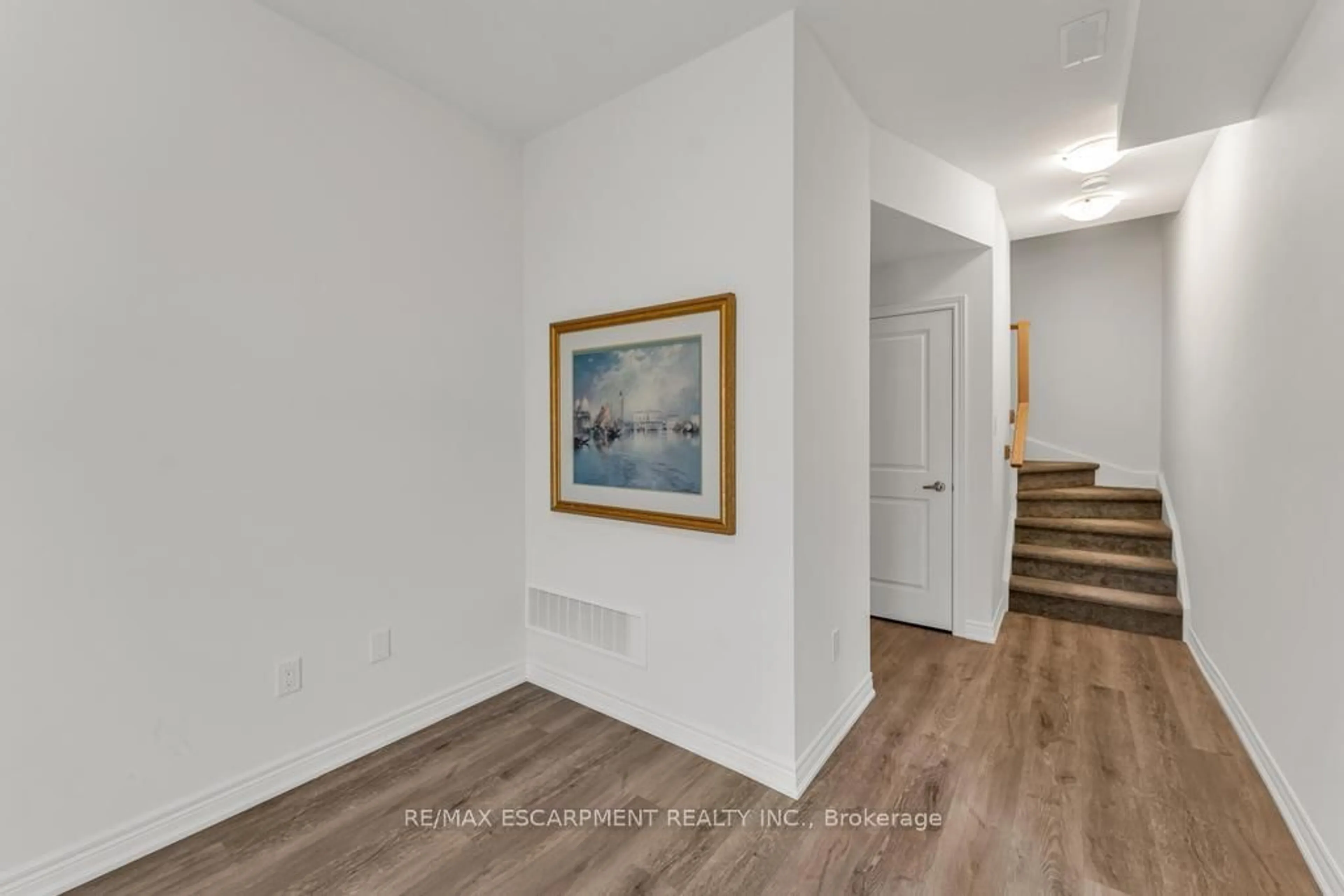 Indoor foyer for 68 Dryden Lane, Hamilton Ontario L8H 0B6