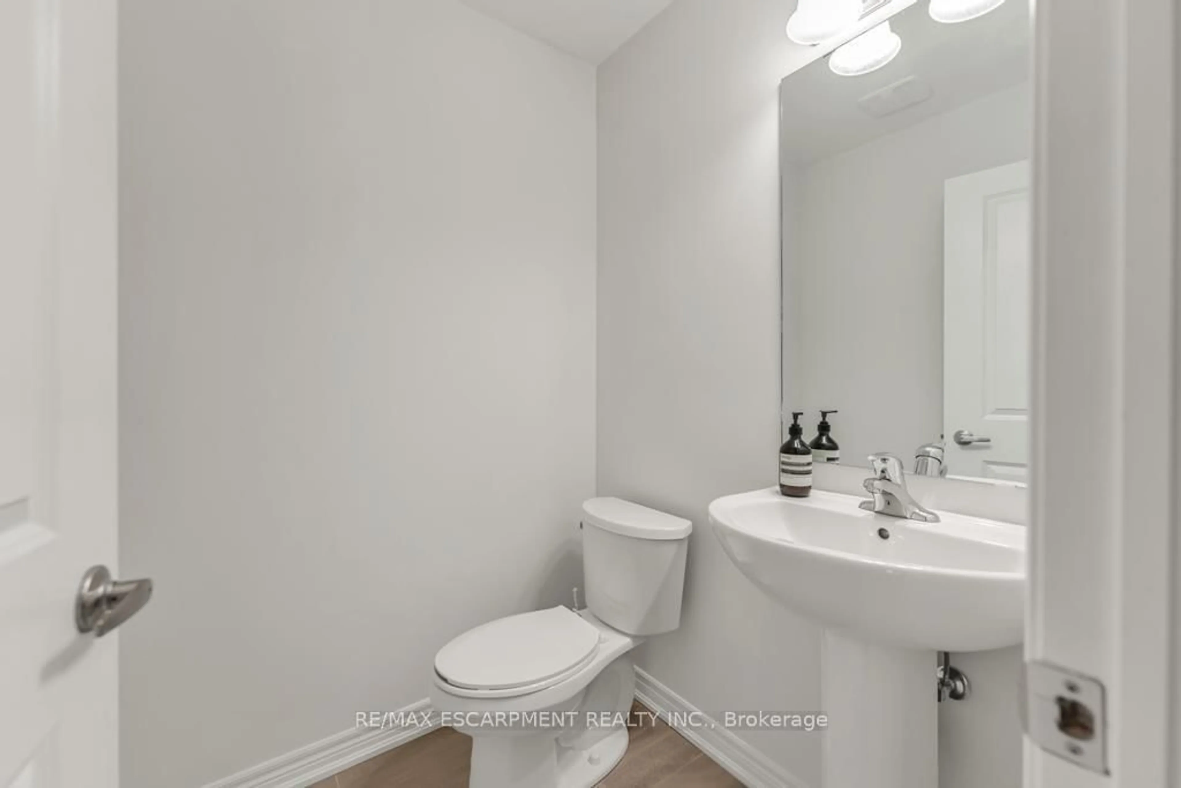 Standard bathroom, unknown for 68 Dryden Lane, Hamilton Ontario L8H 0B6
