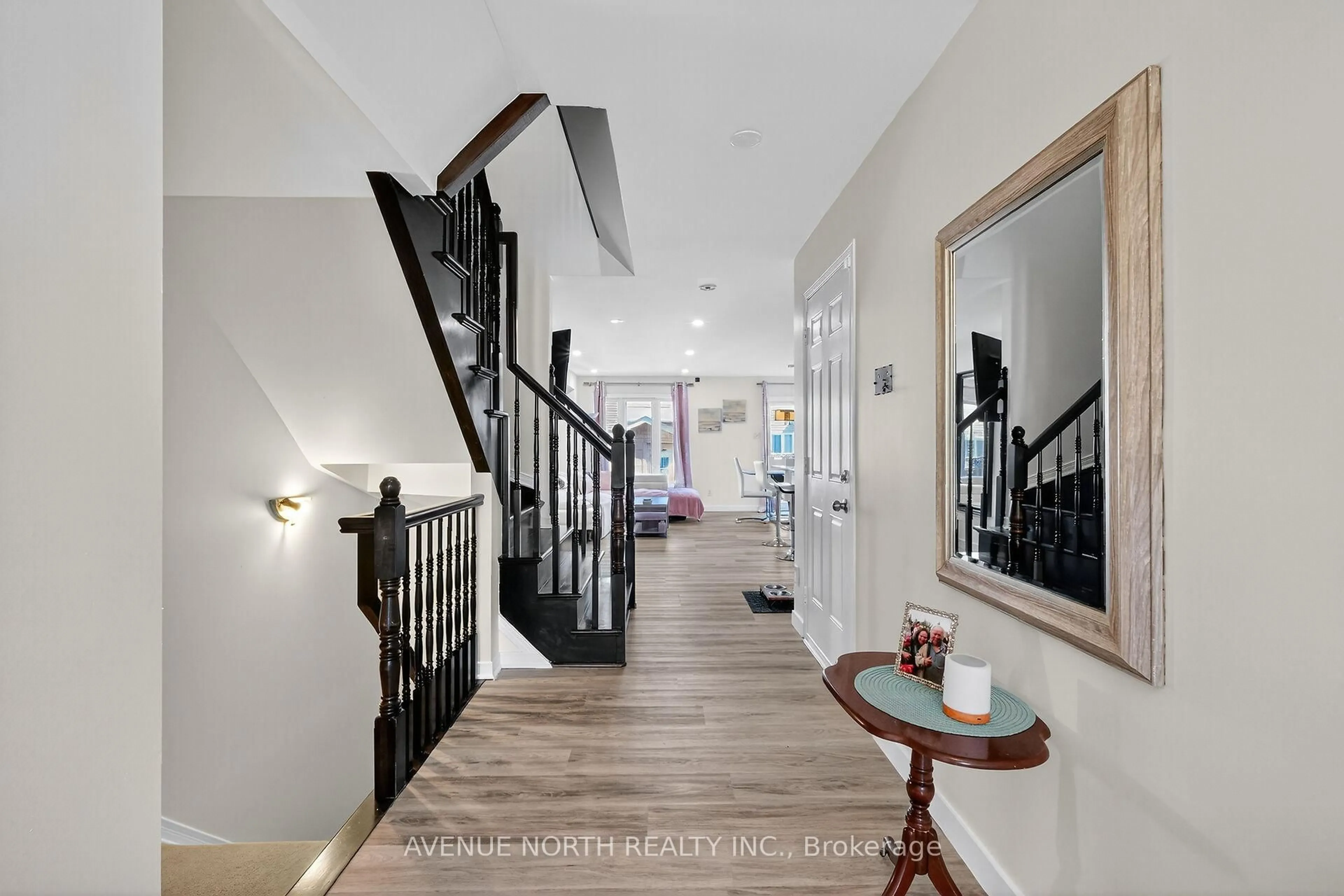 Indoor foyer for 208 Kingswell St, Ottawa Ontario K1T 0L1